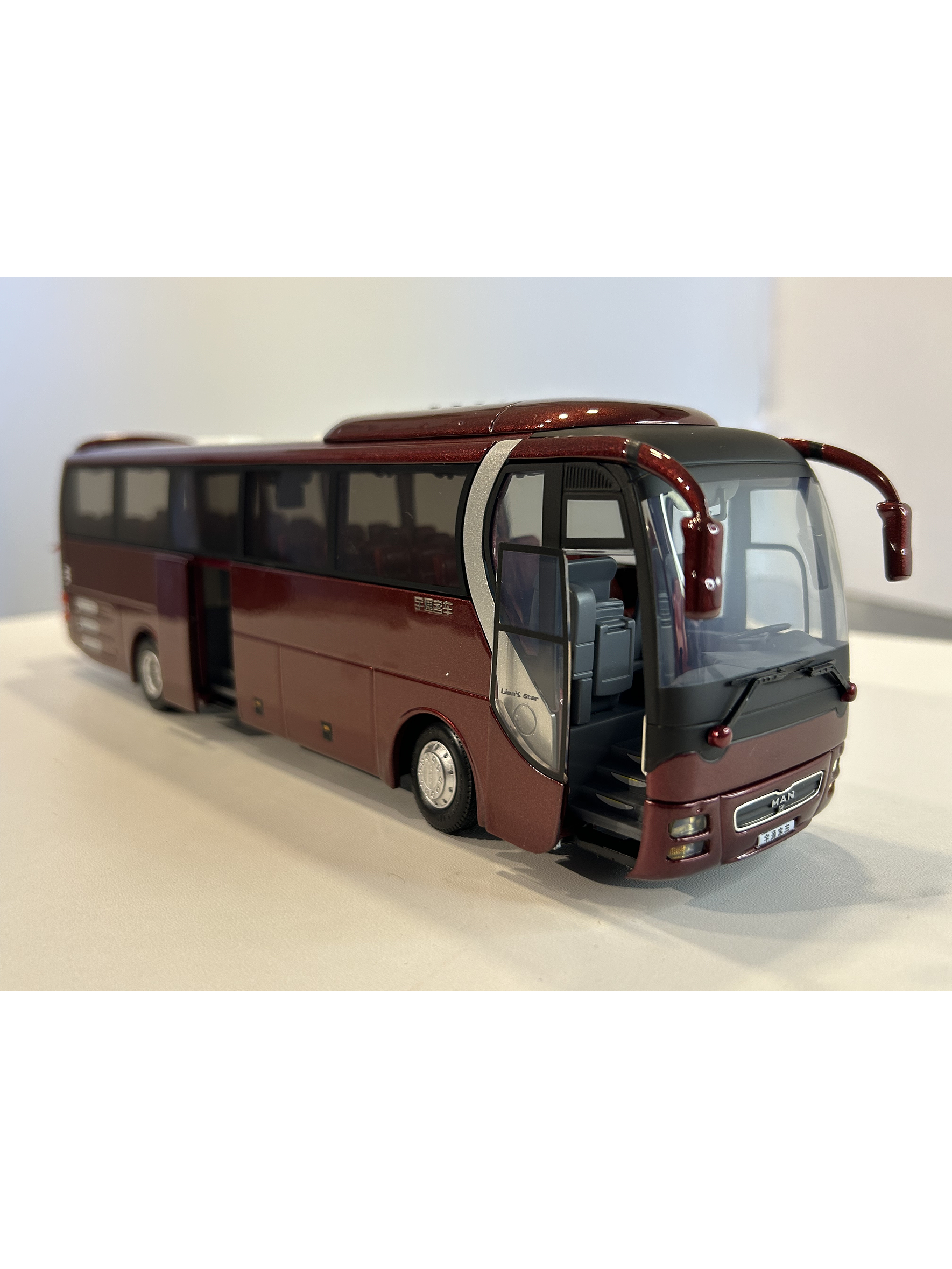 Yutong Bus MAN RheinSTAR ZK6120R41 – Tour de Lujo | Modelo a Escala 1:42 Aleación Metal 11
