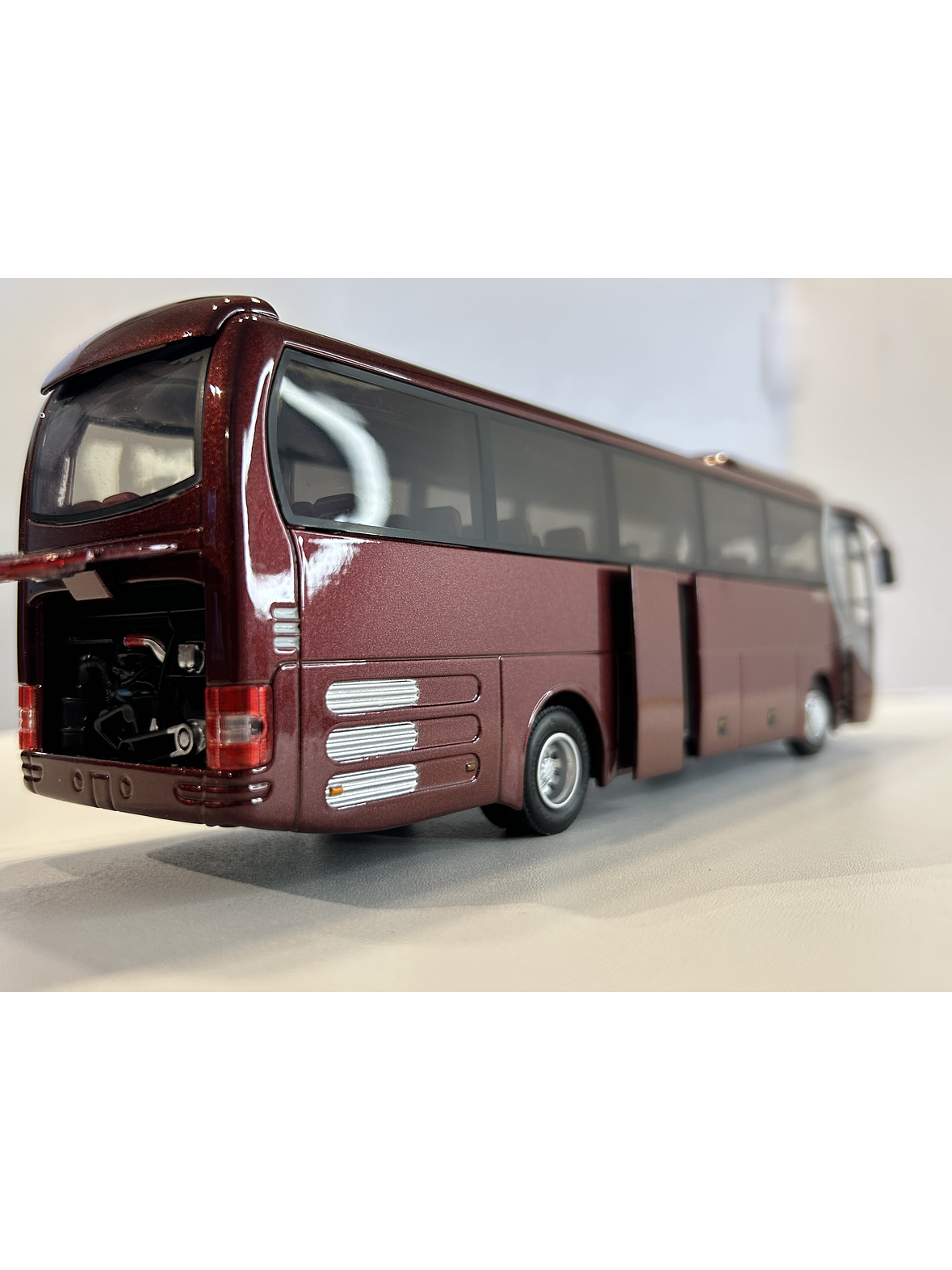 Yutong Bus MAN RheinSTAR ZK6120R41 – Tour de Lujo | Modelo a Escala 1:42 Aleación Metal 8