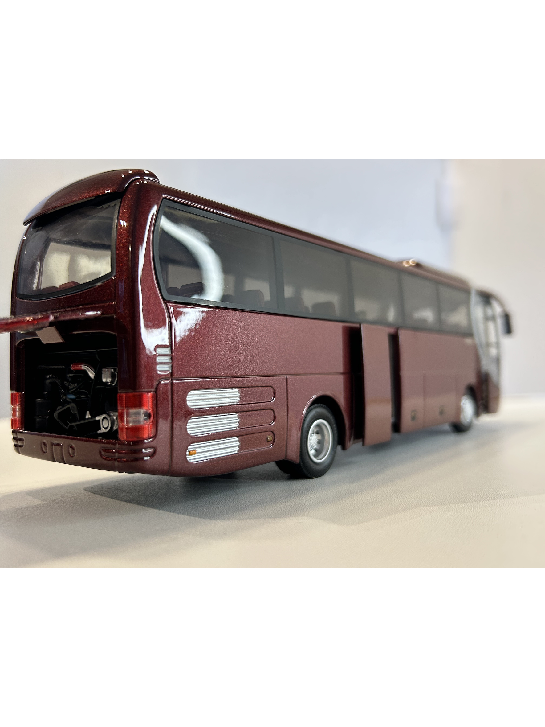 Yutong Bus MAN RheinSTAR ZK6120R41 – Tour de Lujo | Modelo a Escala 1:42 Aleación Metal 8