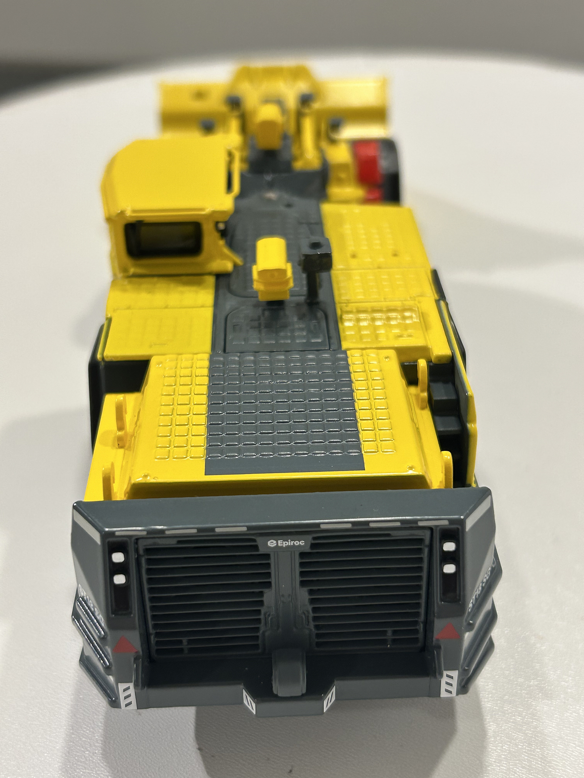 Epiroc Scooptram ST18 SG – 1:50 | Modelo a Escala de Cargador Subterráneo Minero 7