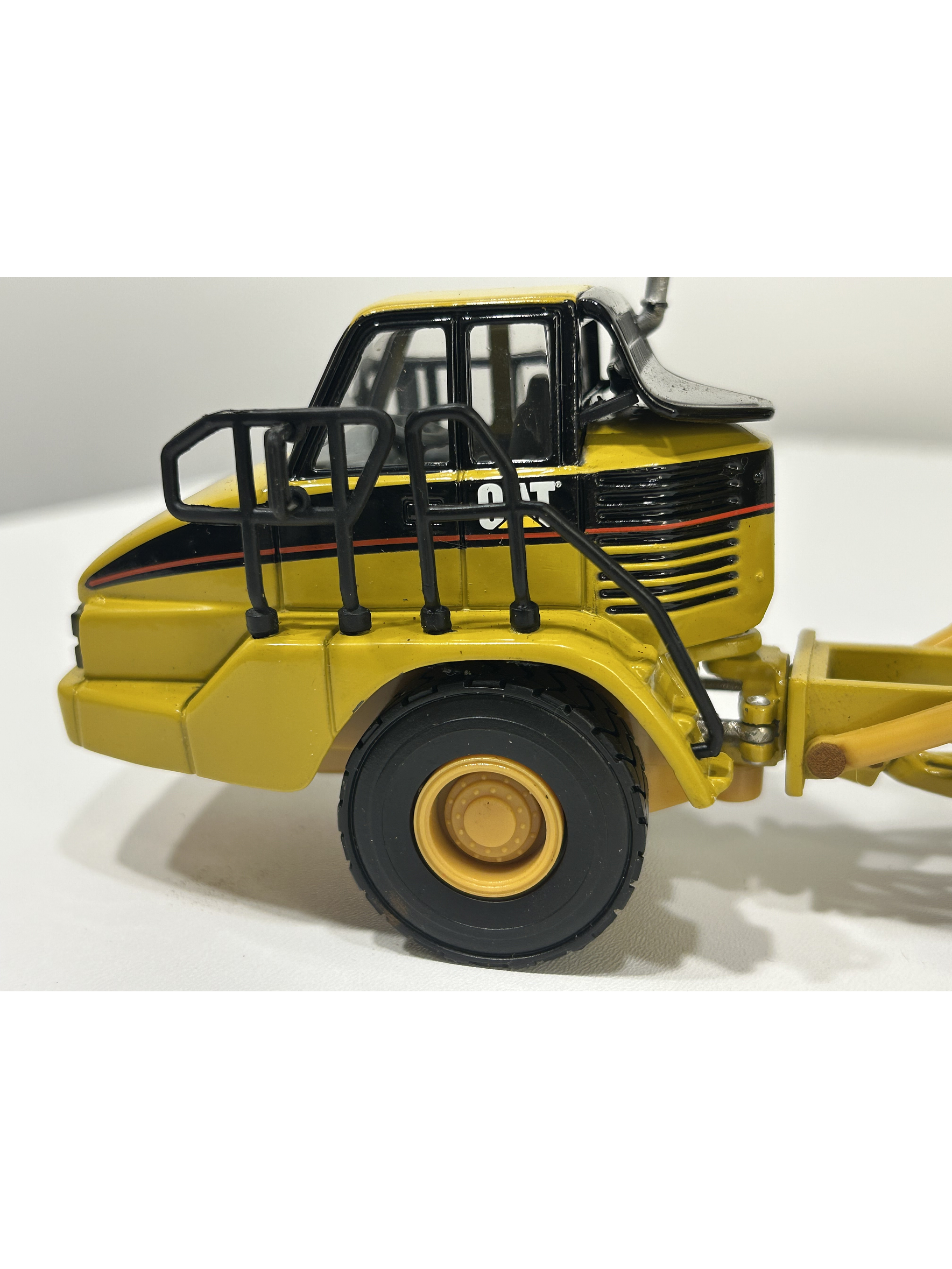 Camión articulado Catt 725 – 1:50 | Modelo a escala de maquinaria minera 9