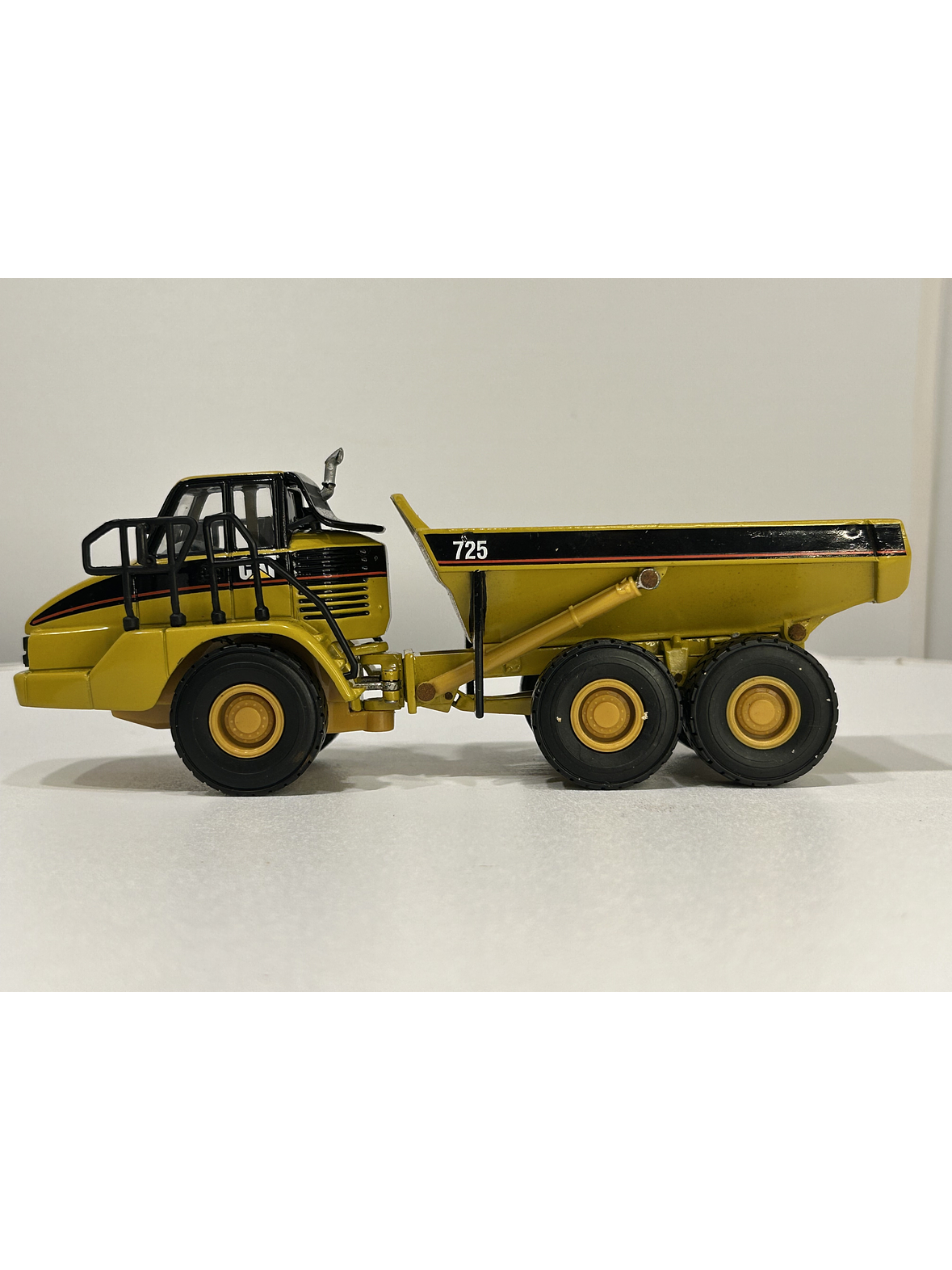 Camión articulado Catt 725 – 1:50 | Modelo a escala de maquinaria minera 10