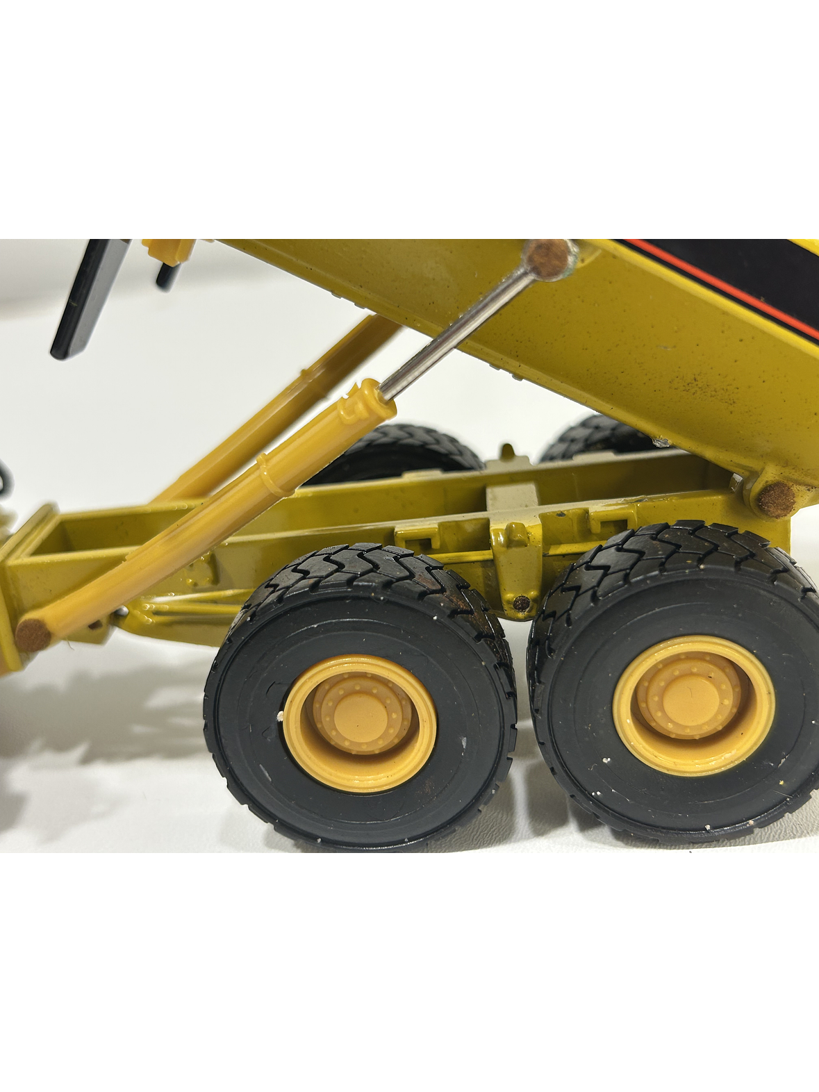 Camión articulado Catt 725 – 1:50 | Modelo a escala de maquinaria minera 11