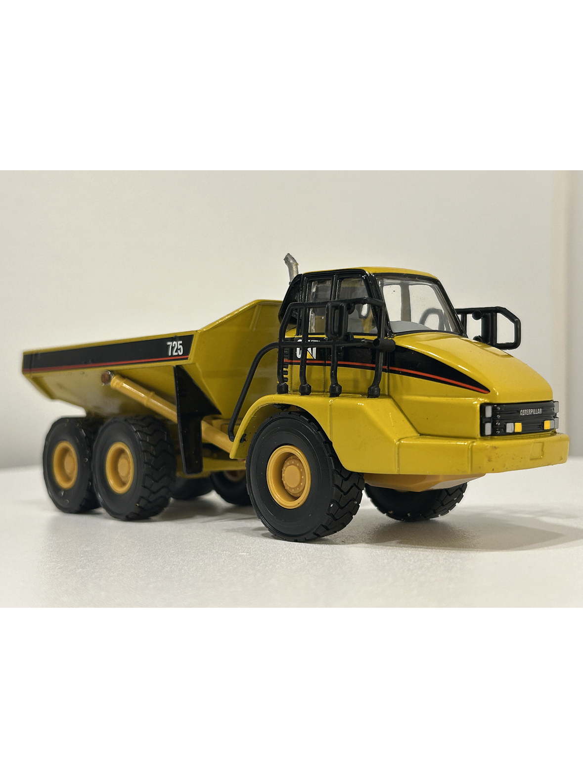 Camión articulado Catt 725 – 1:50 | Modelo a escala de maquinaria minera 12