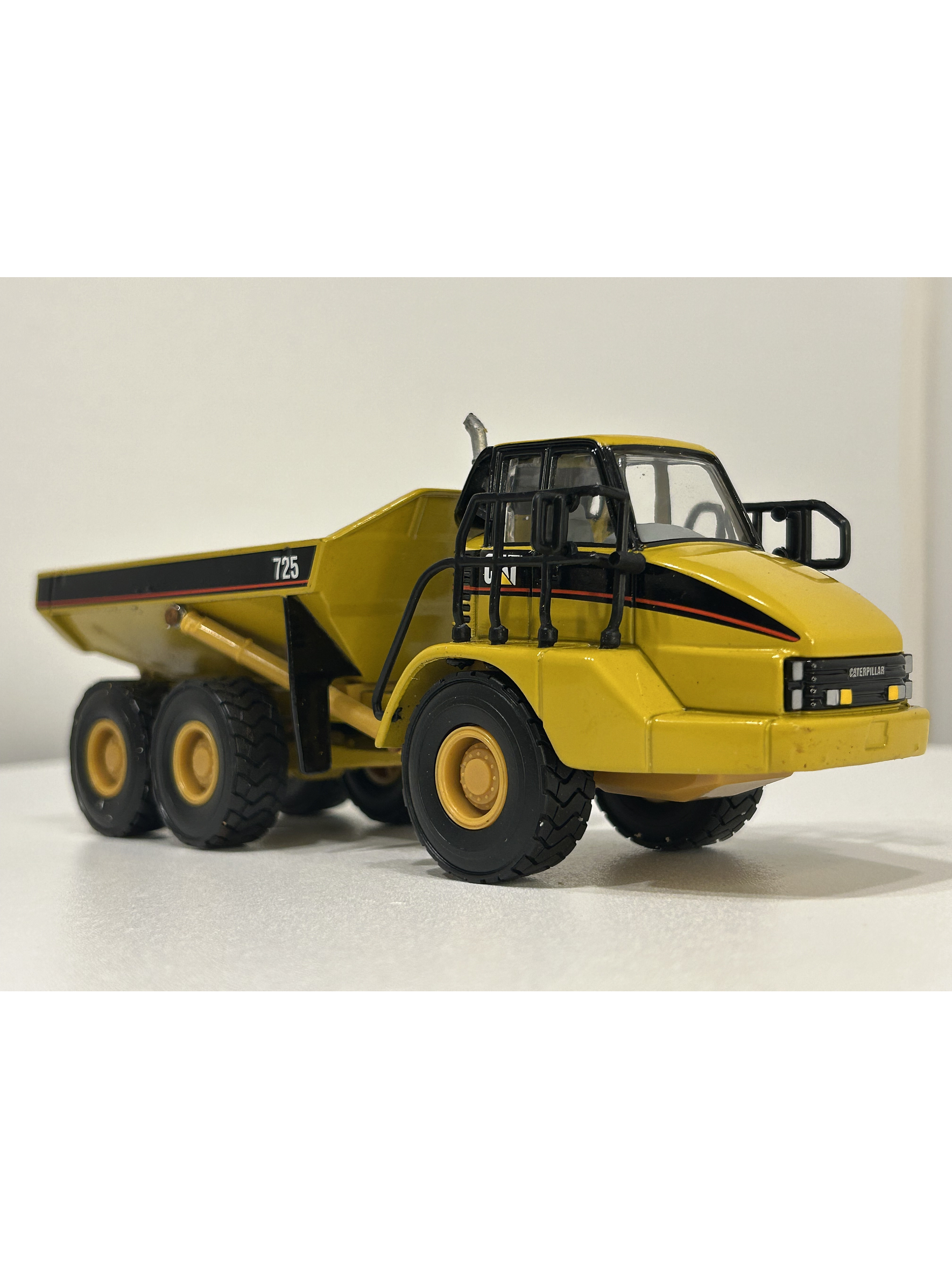Camión articulado Catt 725 – 1:50 | Modelo a escala de maquinaria minera 12