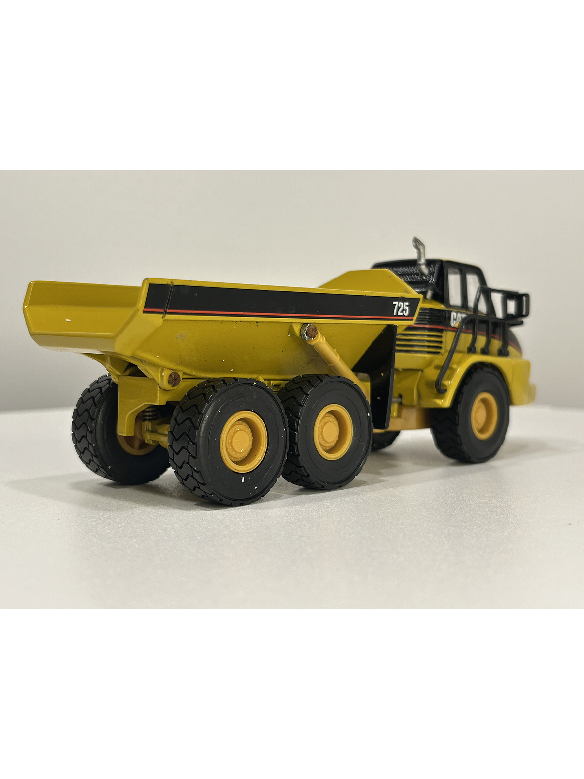 Camión articulado Catt 725 – 1:50 | Modelo a escala de maquinaria minera 7