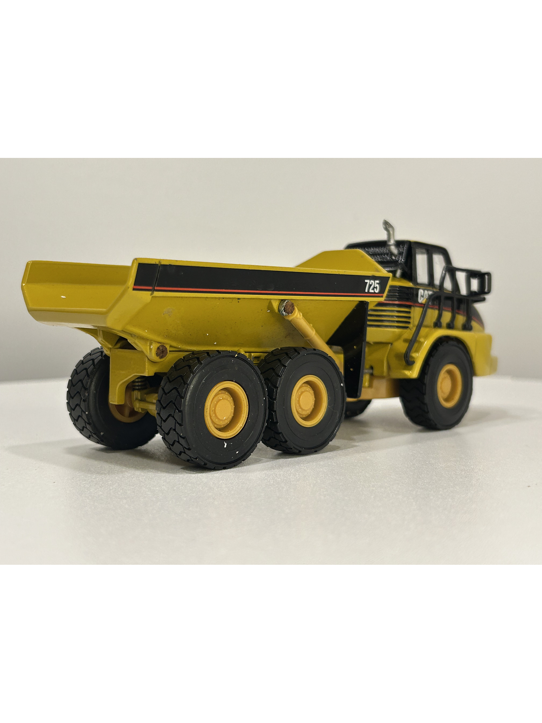 Camión articulado Catt 725 – 1:50 | Modelo a escala de maquinaria minera 7