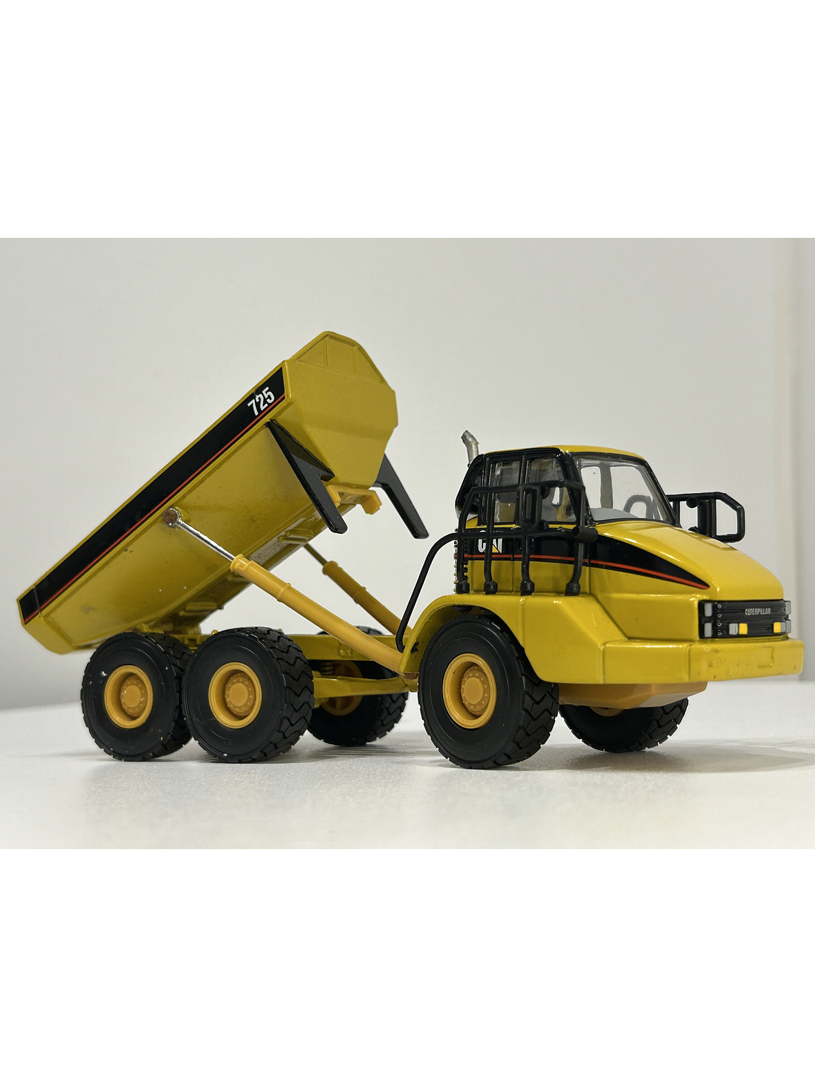 Camión articulado Catt 725 – 1:50 | Modelo a escala de maquinaria minera 3