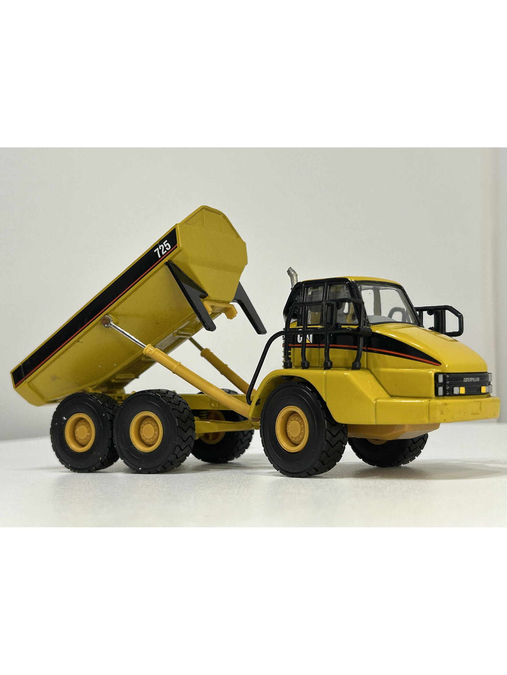 Camión articulado Catt 725 – 1:50 | Modelo a escala de maquinaria minera 3