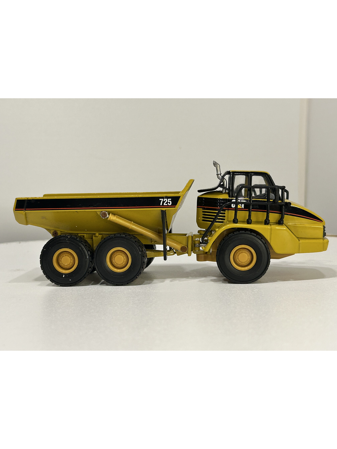 Camión articulado Catt 725 – 1:50 | Modelo a escala de maquinaria minera 6