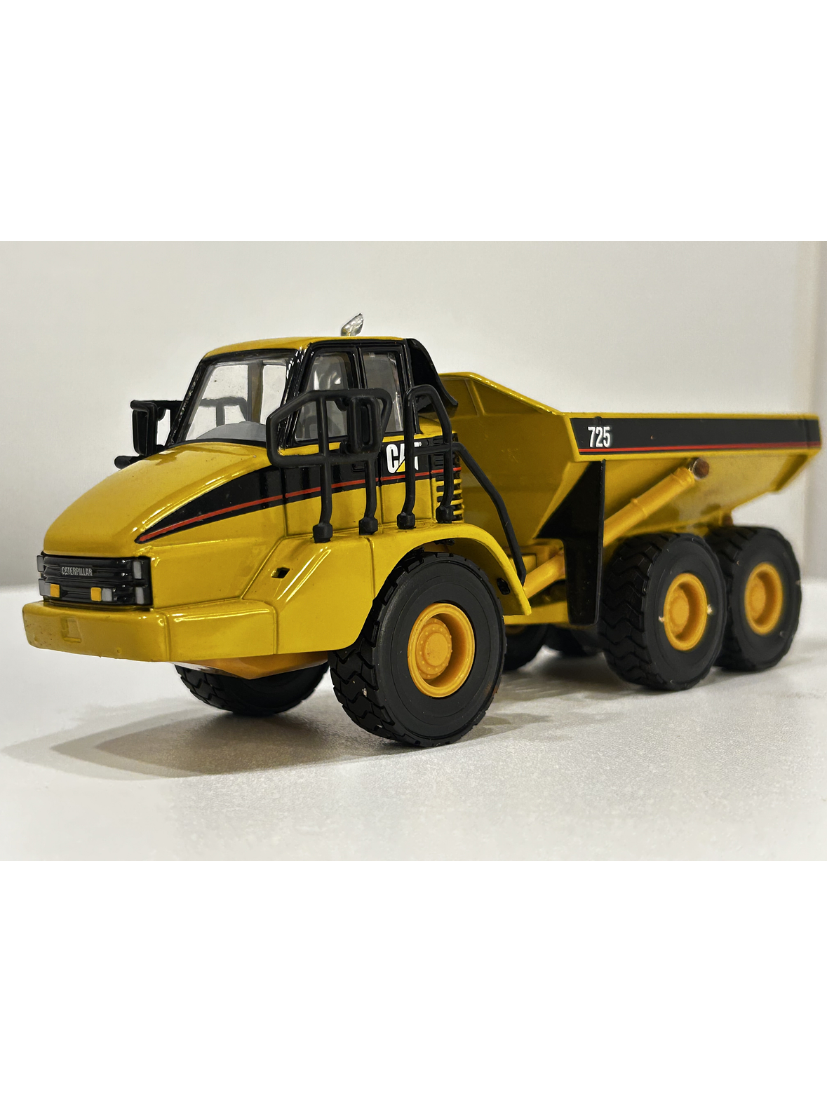 Camión articulado Catt 725 – 1:50 | Modelo a escala de maquinaria minera 1