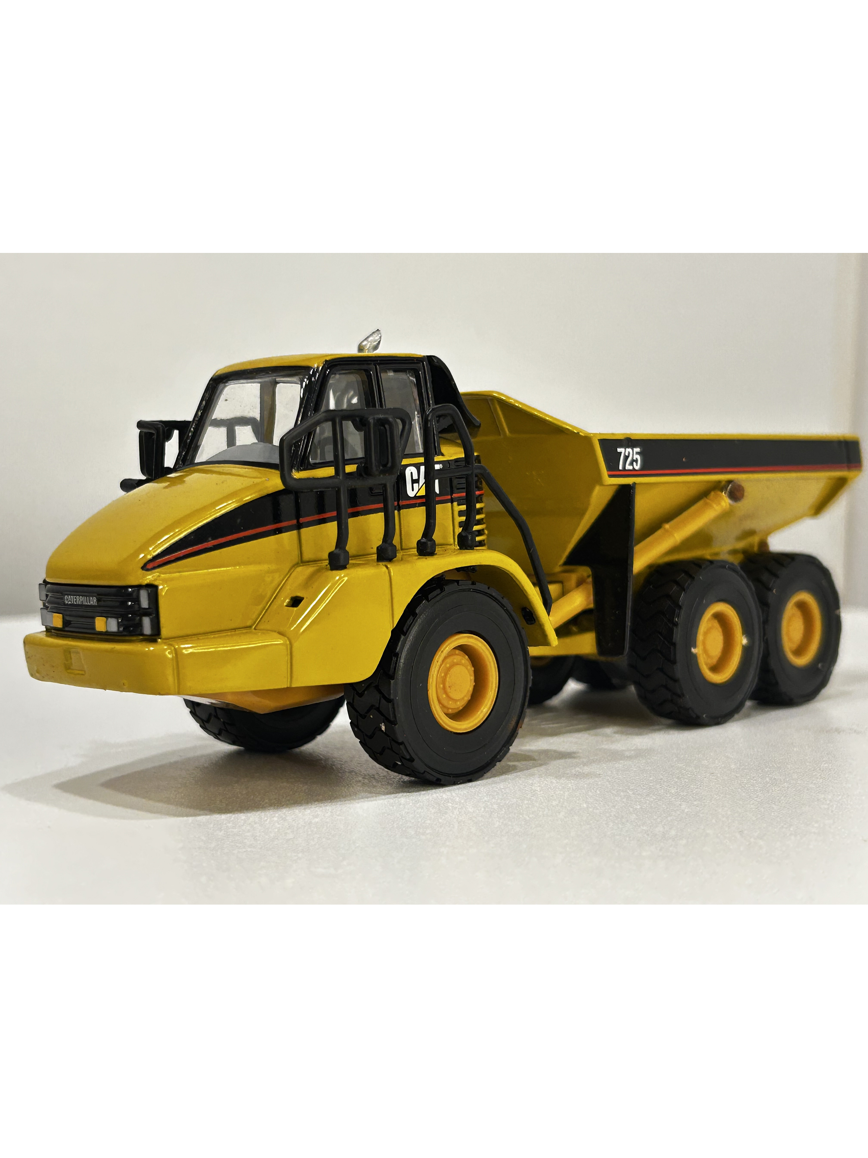 Camión articulado Catt 725 – 1:50 | Modelo a escala de maquinaria minera 1
