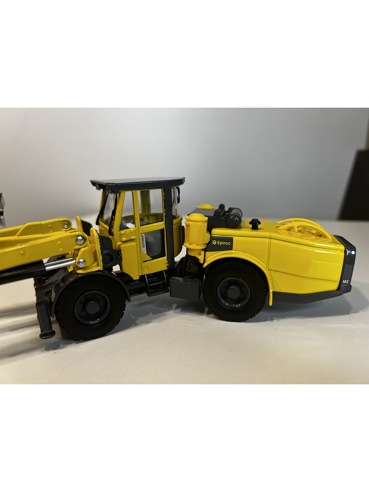 Epiroc Boomer E2 1:50 – Jumbo de perforación a escala para minería subterránea | Modelo coleccionable 7