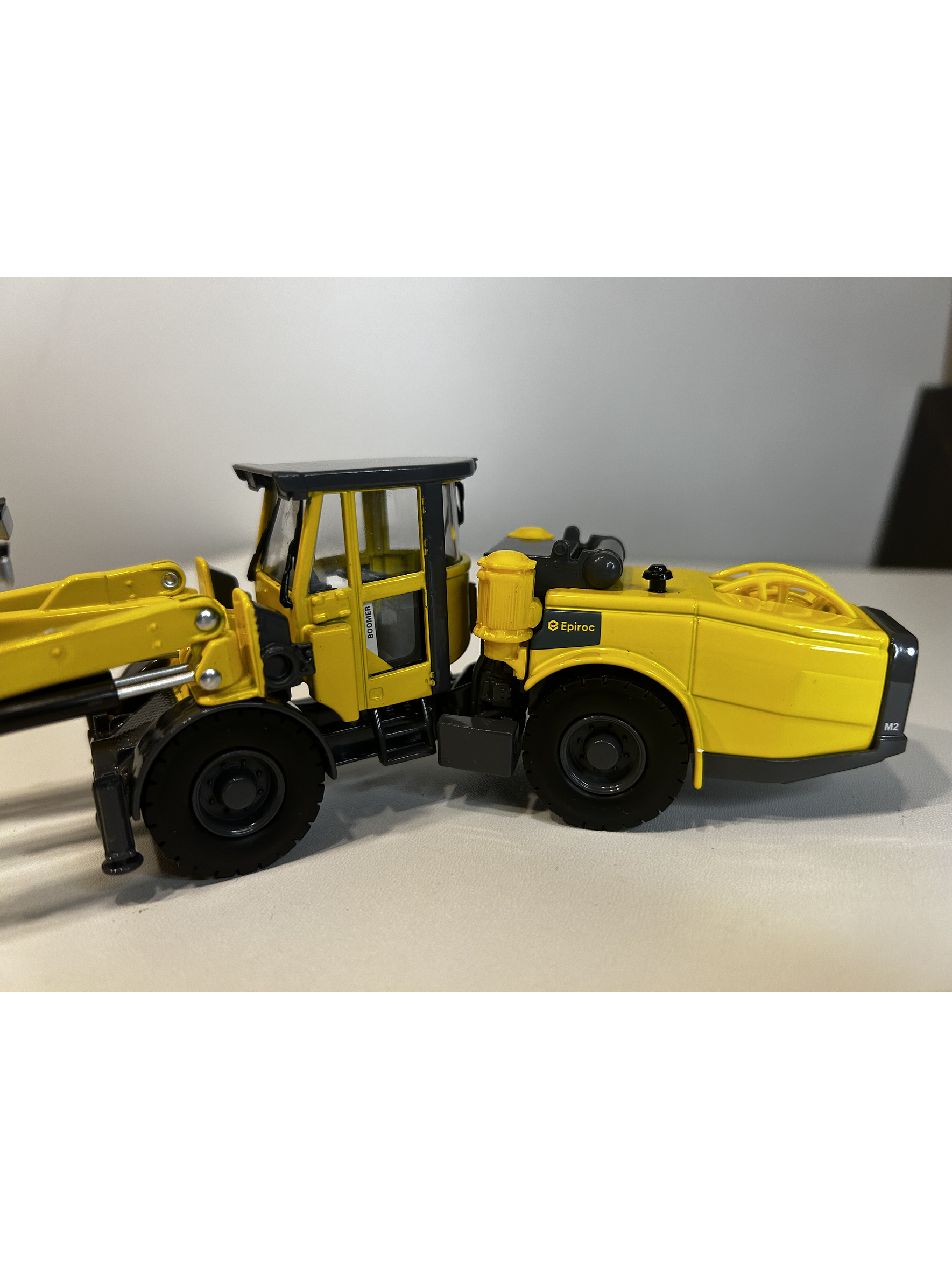 Epiroc Boomer E2 1:50 – Jumbo de perforación a escala para minería subterránea | Modelo coleccionable 7