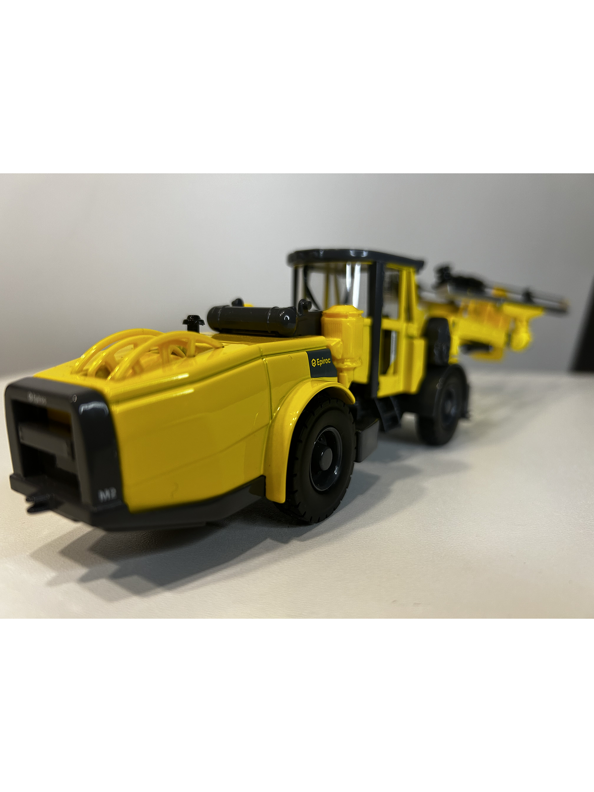 Epiroc Boomer E2 1:50 – Jumbo de perforación a escala para minería subterránea | Modelo coleccionable 6