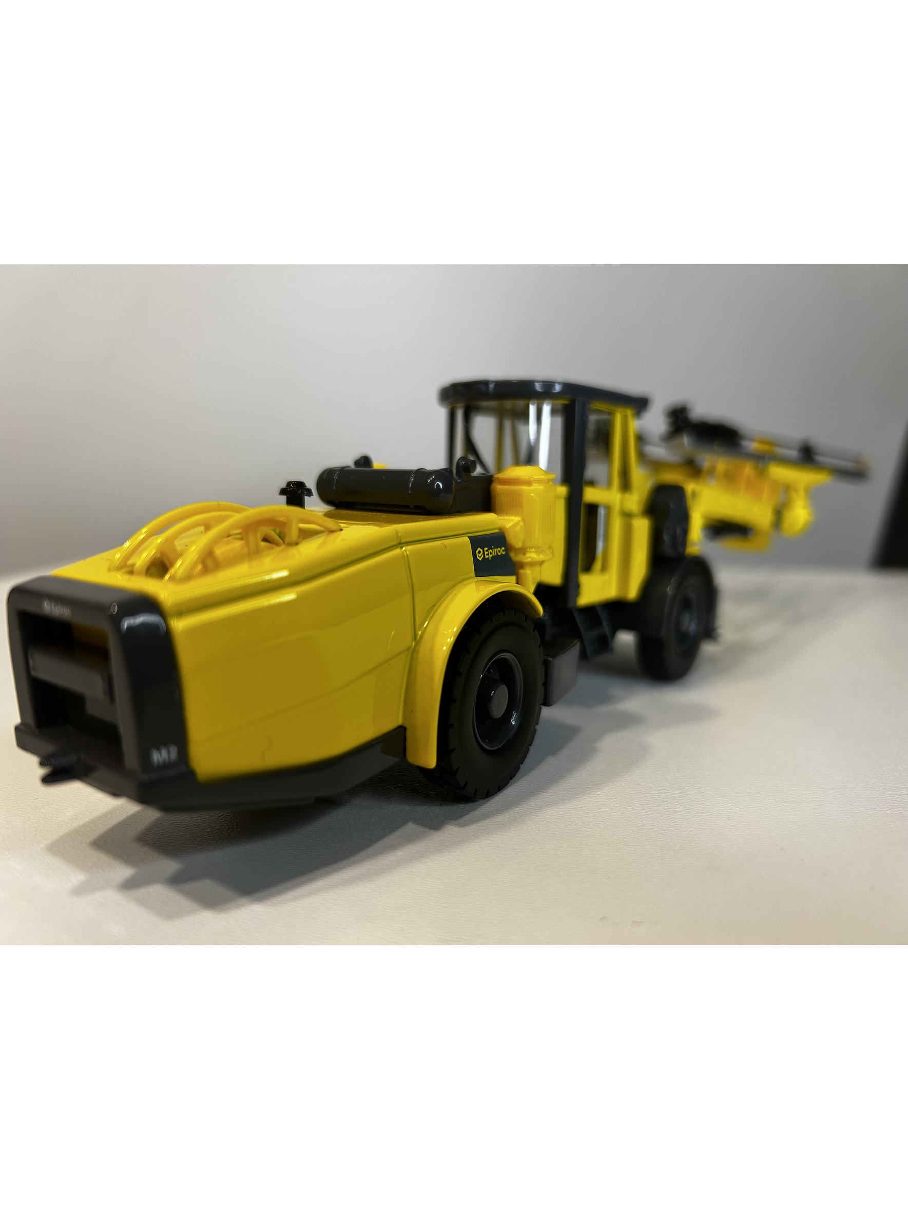 Epiroc Boomer E2 1:50 – Jumbo de perforación a escala para minería subterránea | Modelo coleccionable 6