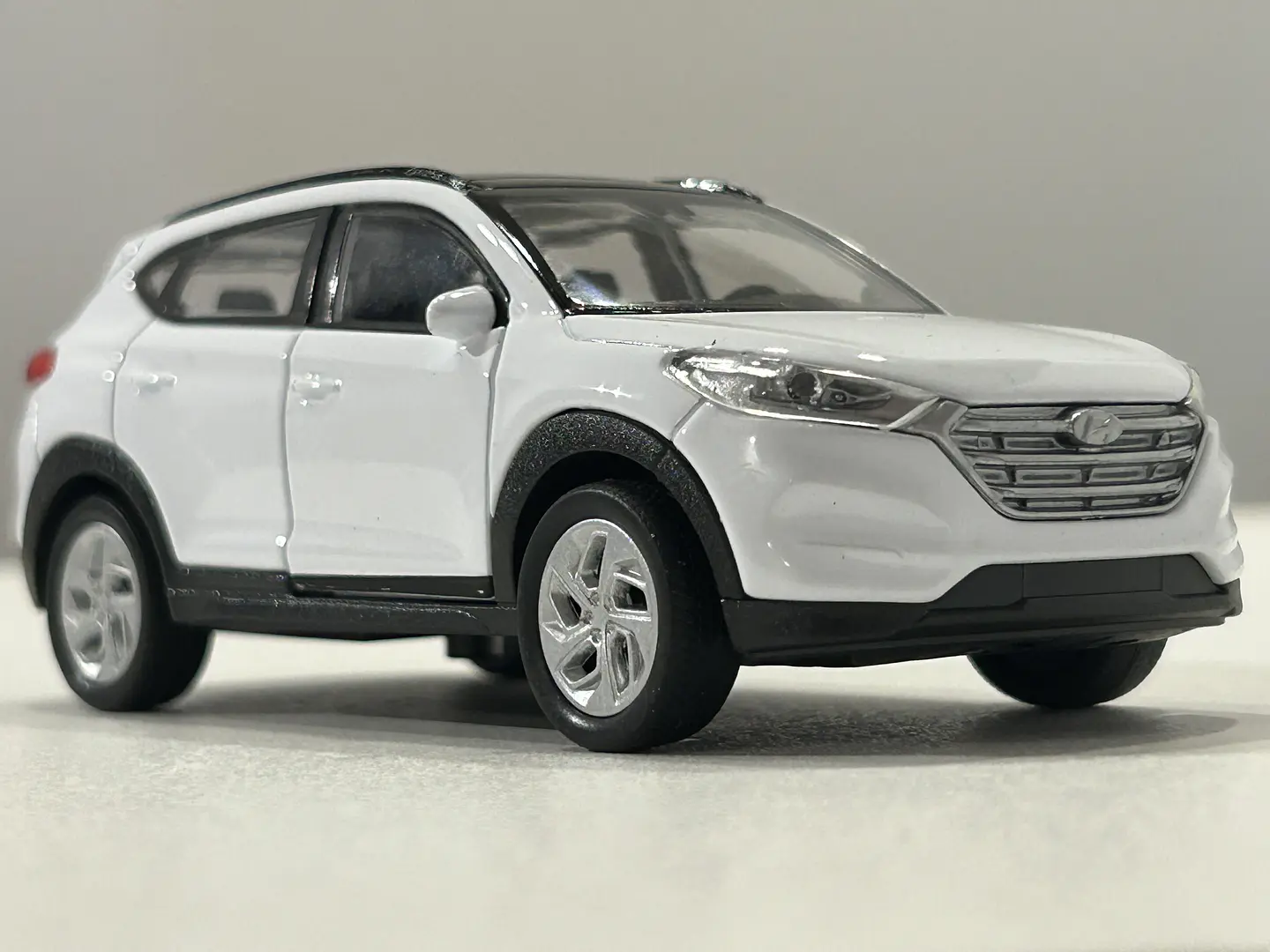Auto Hyundai Tucson SUV | Welly 1:32 Coleccionable 4