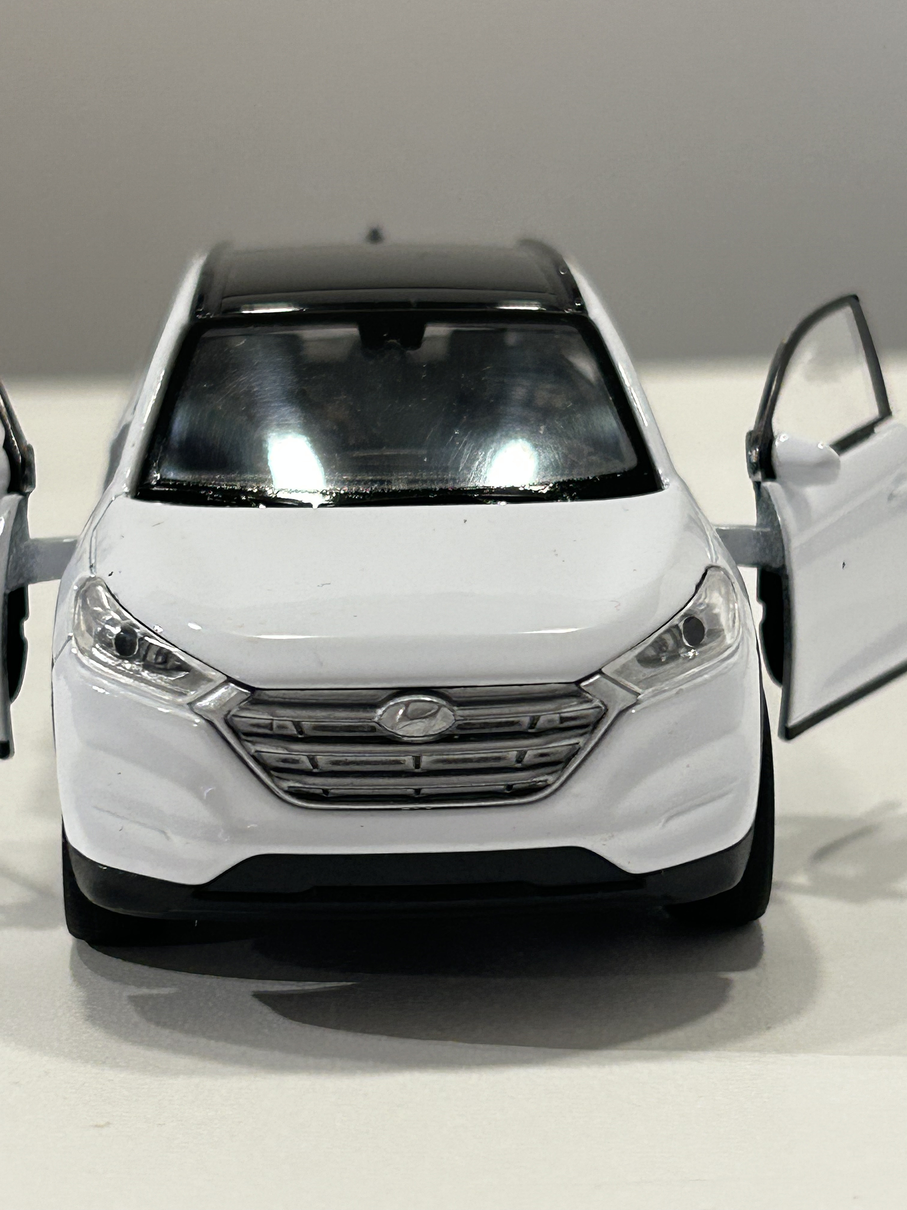 Hyundai Tucson SUV – Modelo a Escala Welly 1:32 | Detalle Realista y Coleccionismo Automotriz 3
