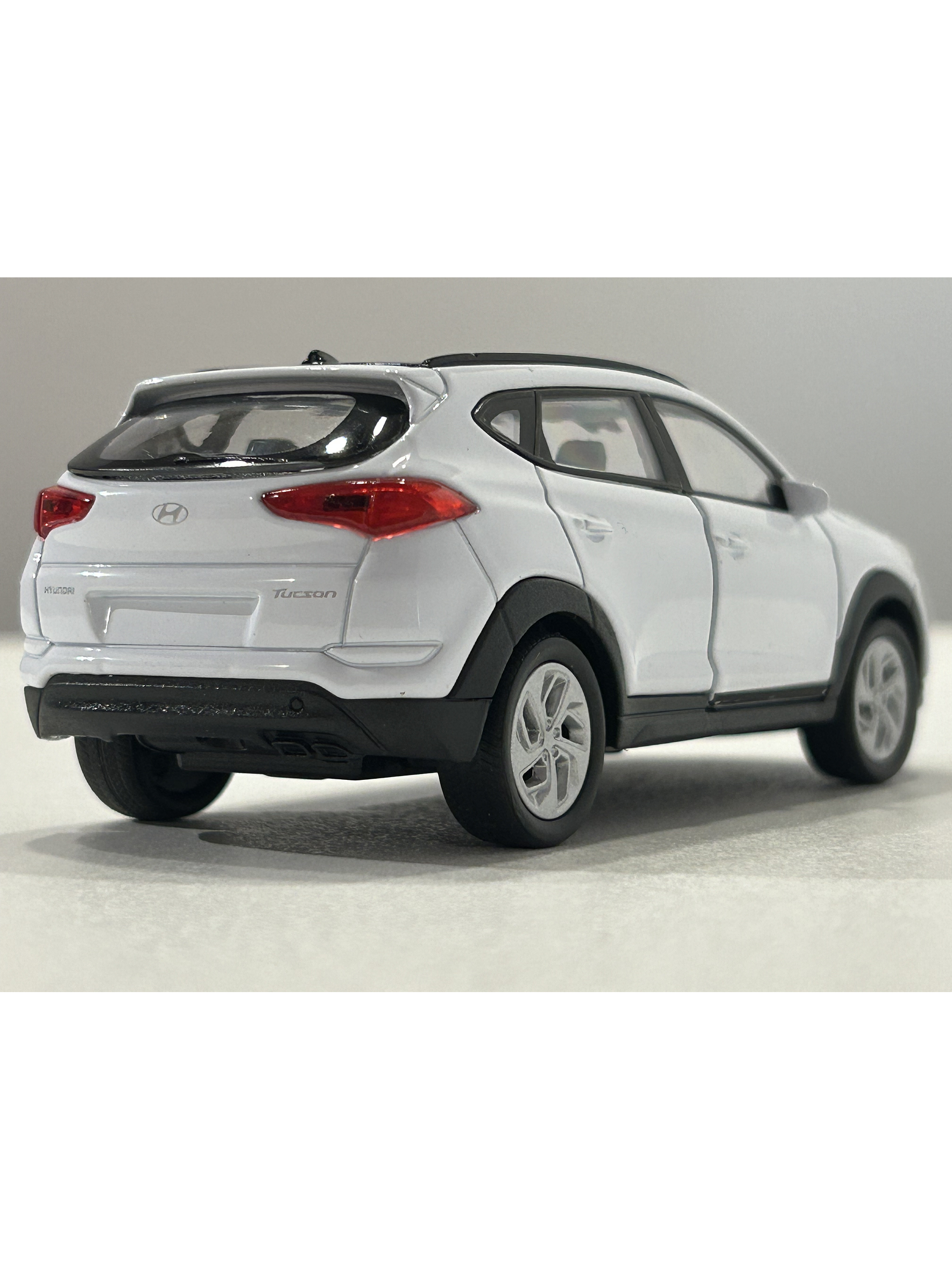 Hyundai Tucson SUV – Modelo a Escala Welly 1:32 | Detalle Realista y Coleccionismo Automotriz 6
