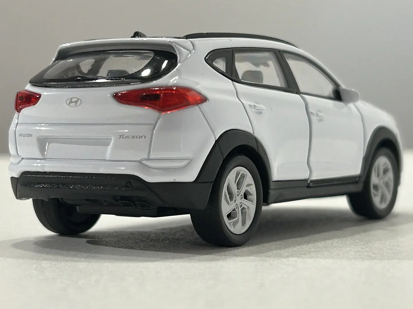 Auto Hyundai Tucson SUV | Welly 1:32 Coleccionable 6