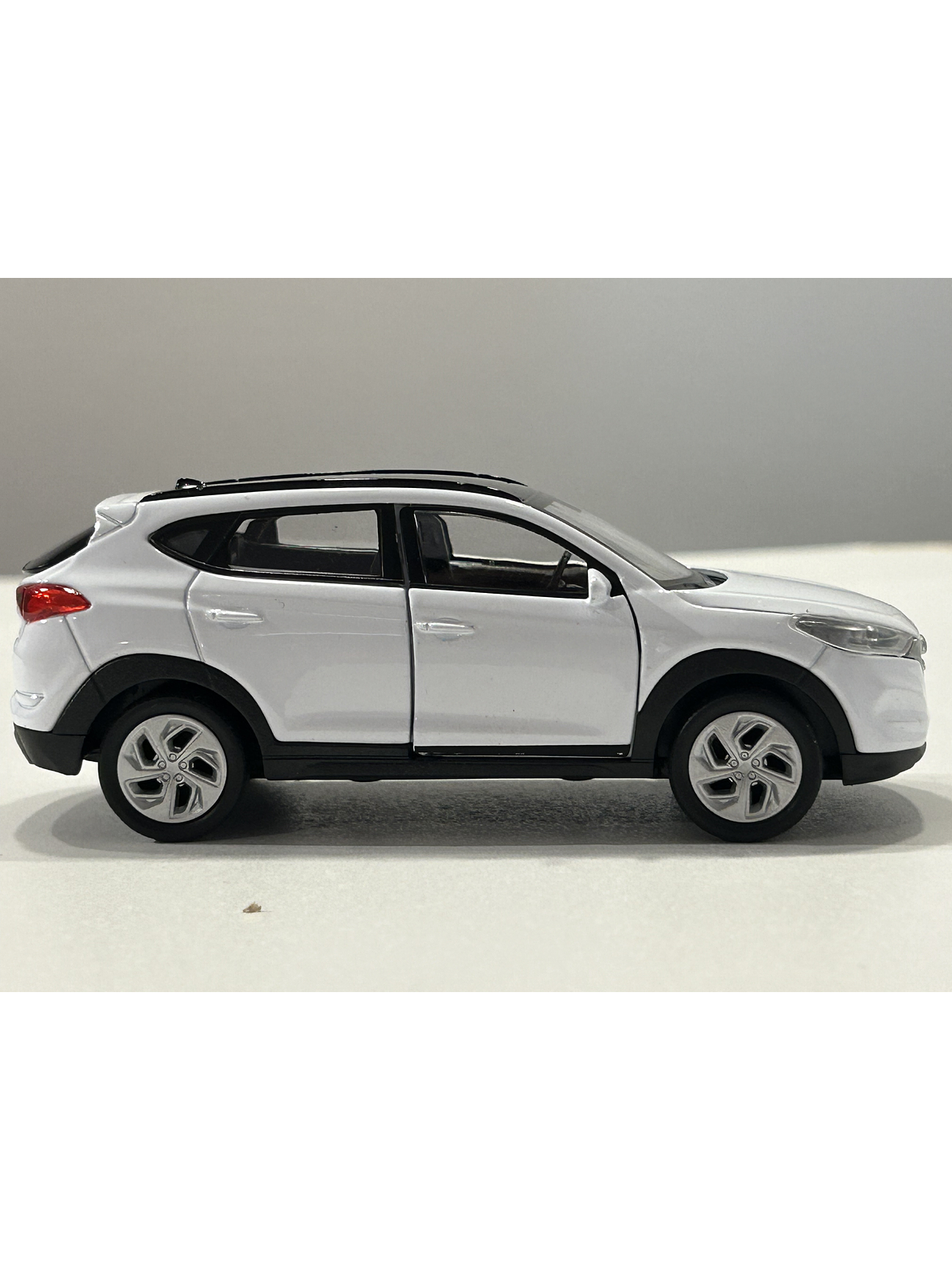 Hyundai Tucson SUV – Modelo a Escala Welly 1:32 | Detalle Realista y Coleccionismo Automotriz 5