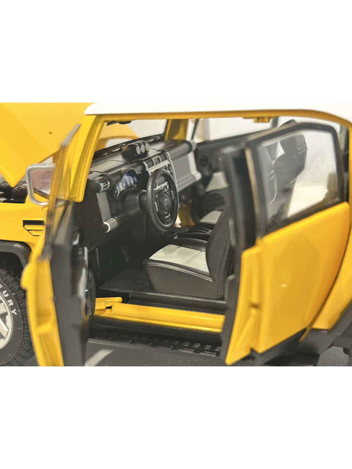 Toyota FJ Cruiser Off Road SUV 1:24 – Modelo a Escala Diecast Coleccionable 7