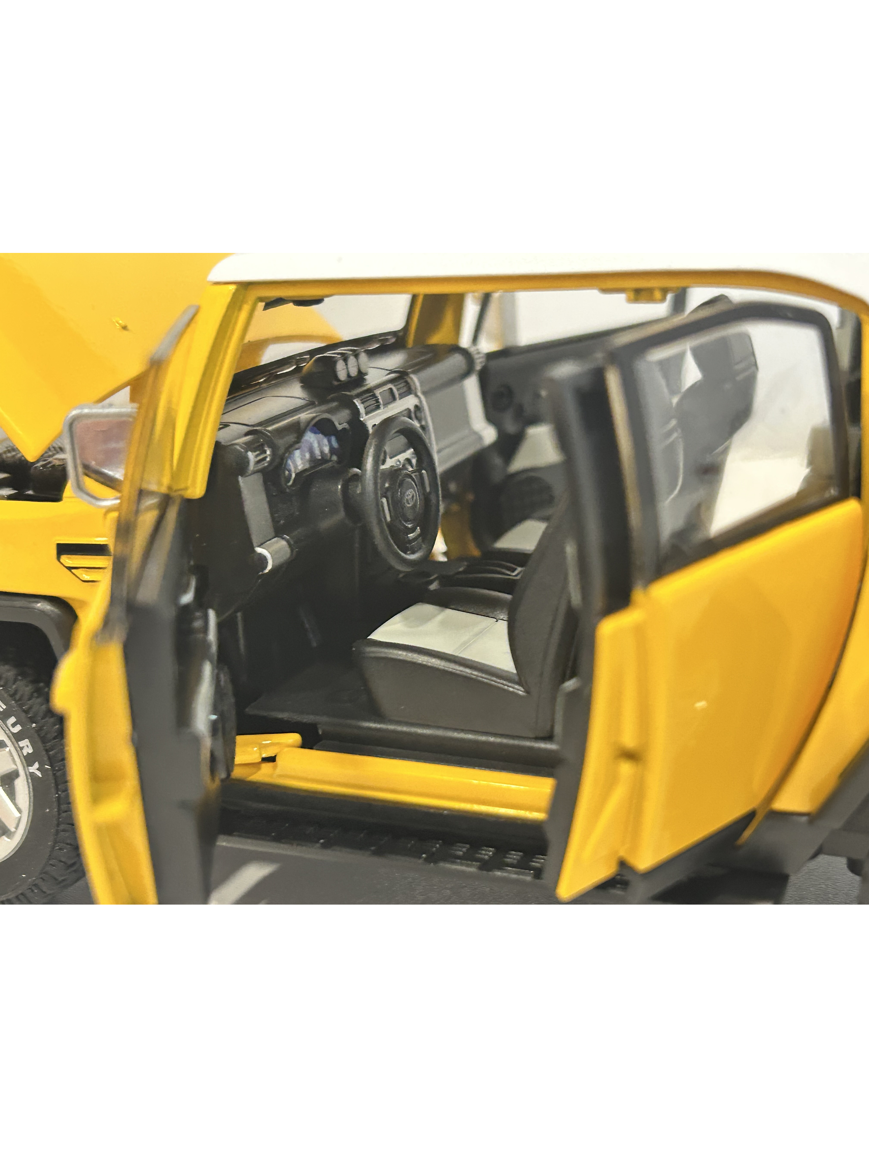 Toyota FJ Cruiser Off Road SUV 1:24 – Modelo a Escala Diecast Coleccionable 7