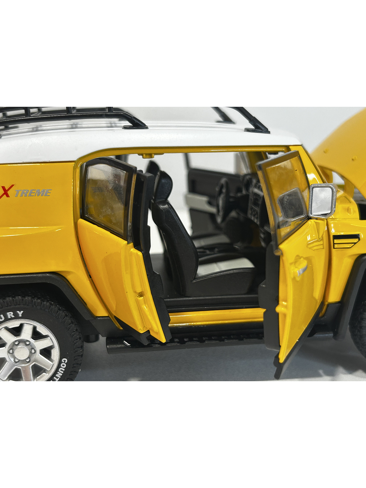 Toyota FJ Cruiser Off Road SUV 1:24 – Modelo a Escala Diecast Coleccionable 6