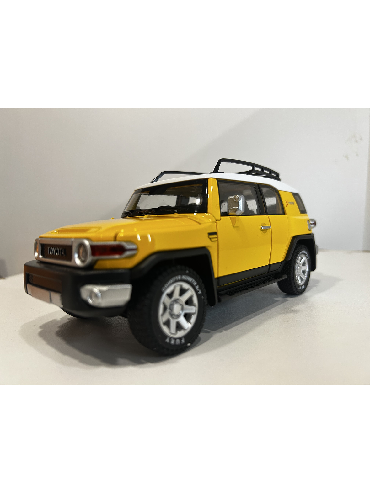 Toyota FJ Cruiser Off Road SUV 1:24 – Modelo a Escala Diecast Coleccionable 1