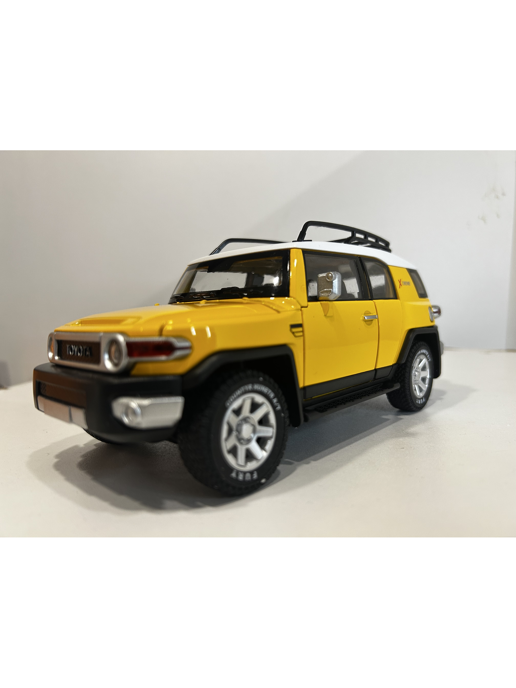 Toyota FJ Cruiser Off Road SUV 1:24 – Modelo a Escala Diecast Coleccionable 1