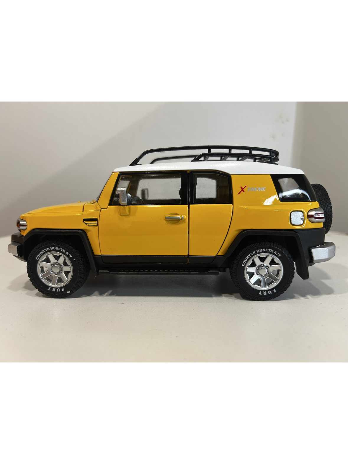 Toyota FJ Cruiser Off Road SUV 1:24 – Modelo a Escala Diecast Coleccionable 12