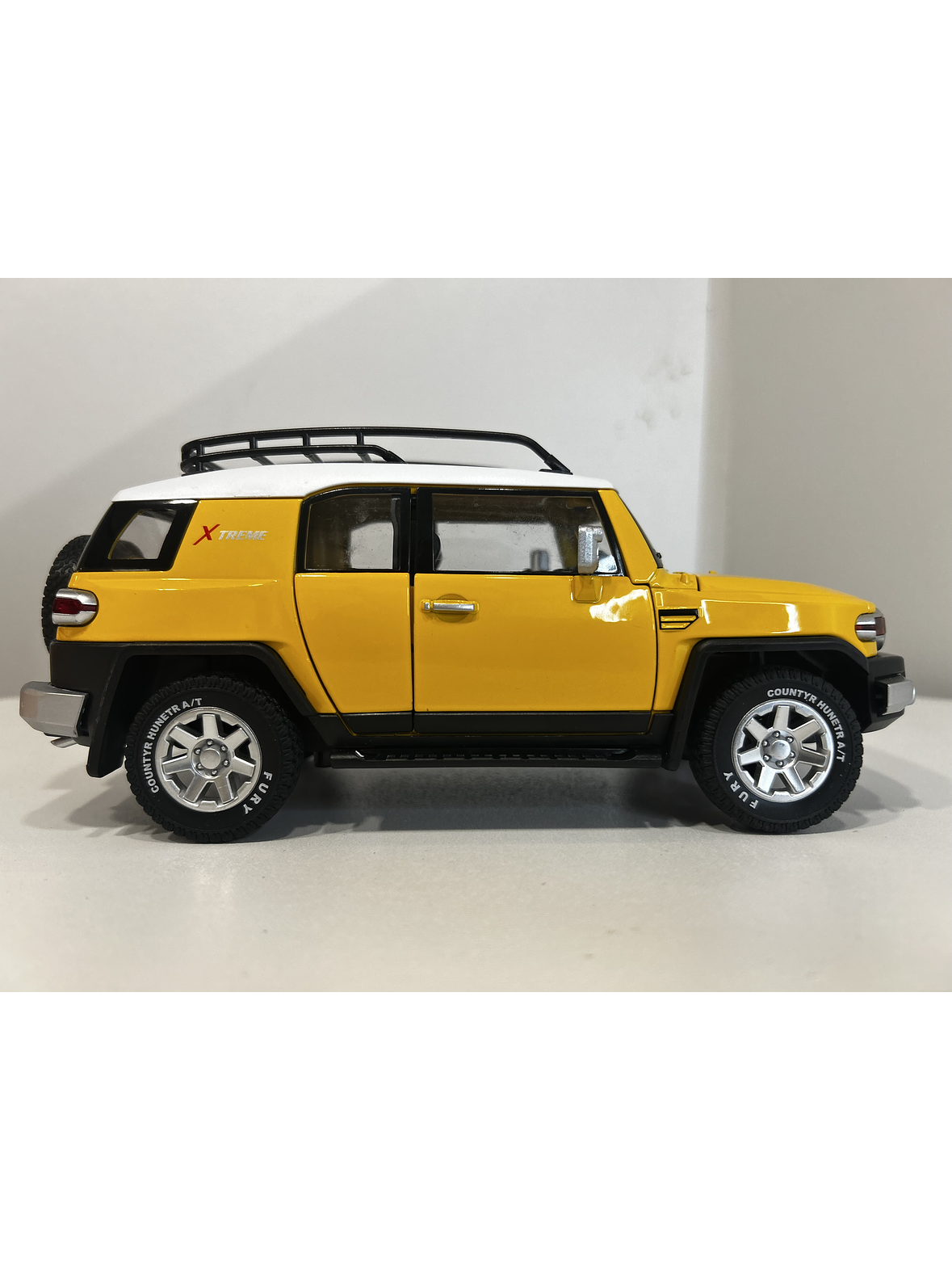 Toyota FJ Cruiser Off Road SUV 1:24 – Modelo a Escala Diecast Coleccionable 8