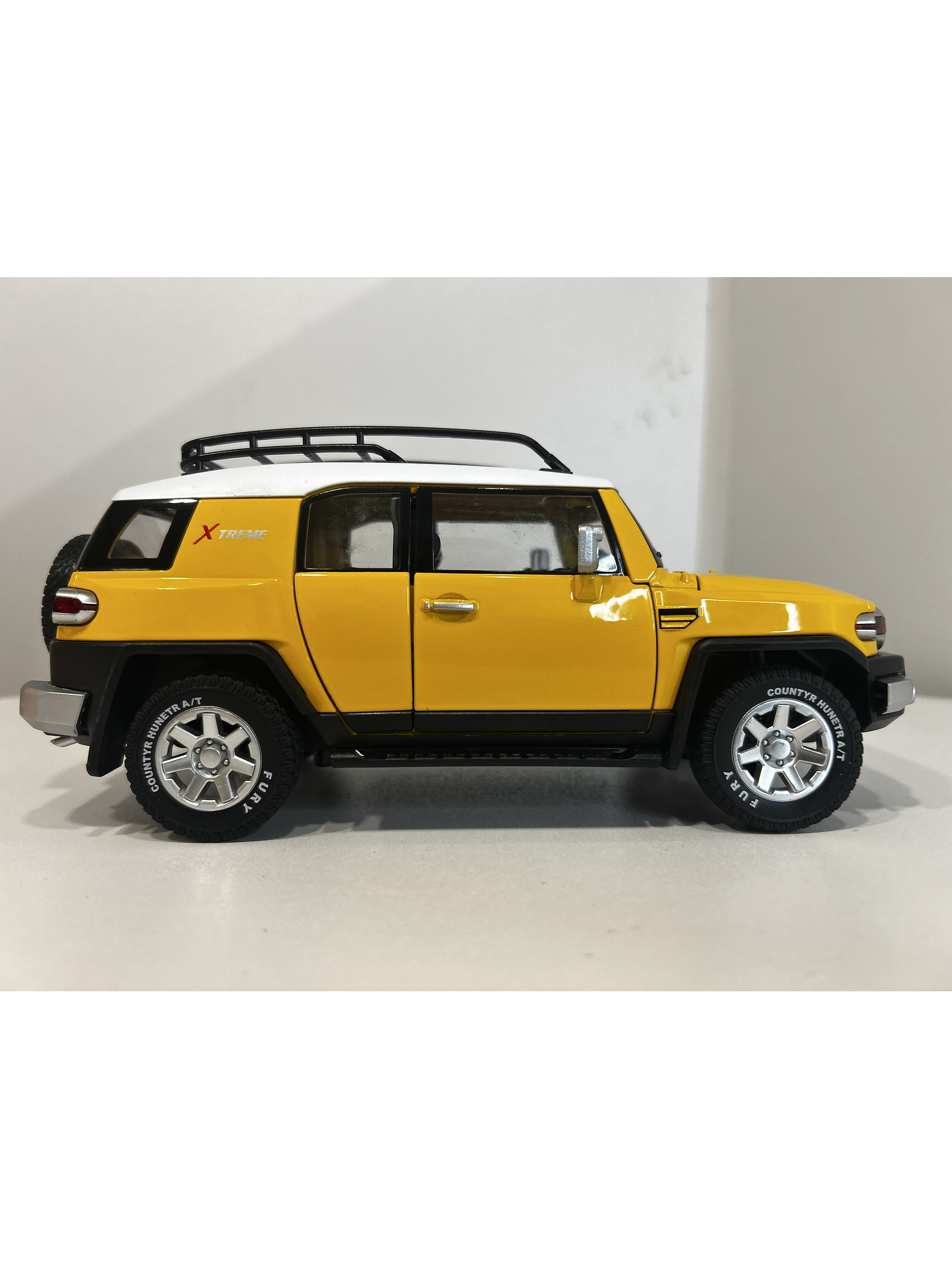 Toyota FJ Cruiser Off Road SUV 1:24 – Modelo a Escala Diecast Coleccionable 8