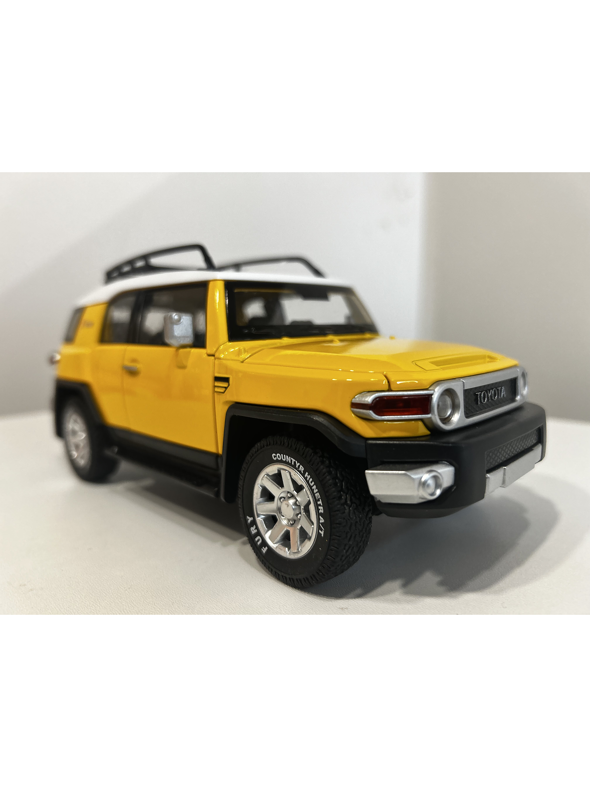 Toyota FJ Cruiser Off Road SUV 1:24 – Modelo a Escala Diecast Coleccionable 3