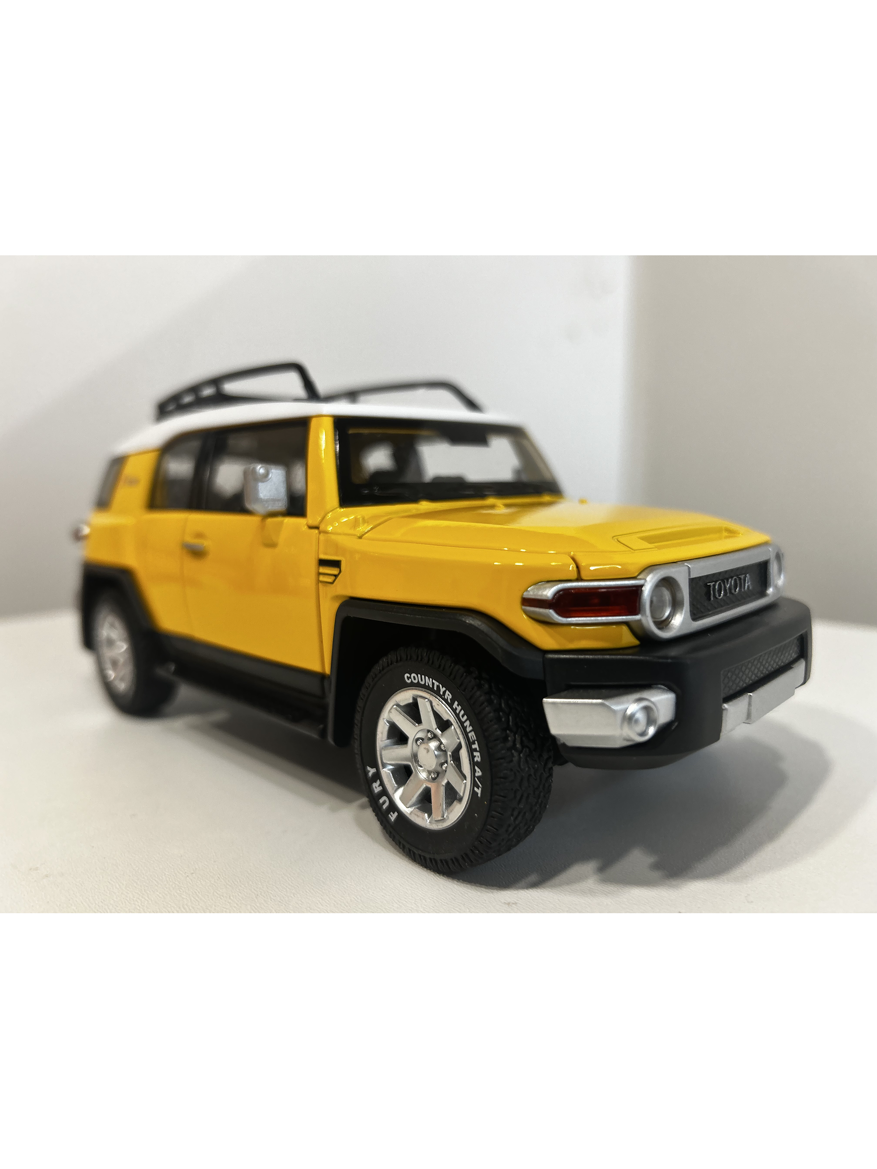 Toyota FJ Cruiser Off Road SUV 1:24 – Modelo a Escala Diecast Coleccionable 3