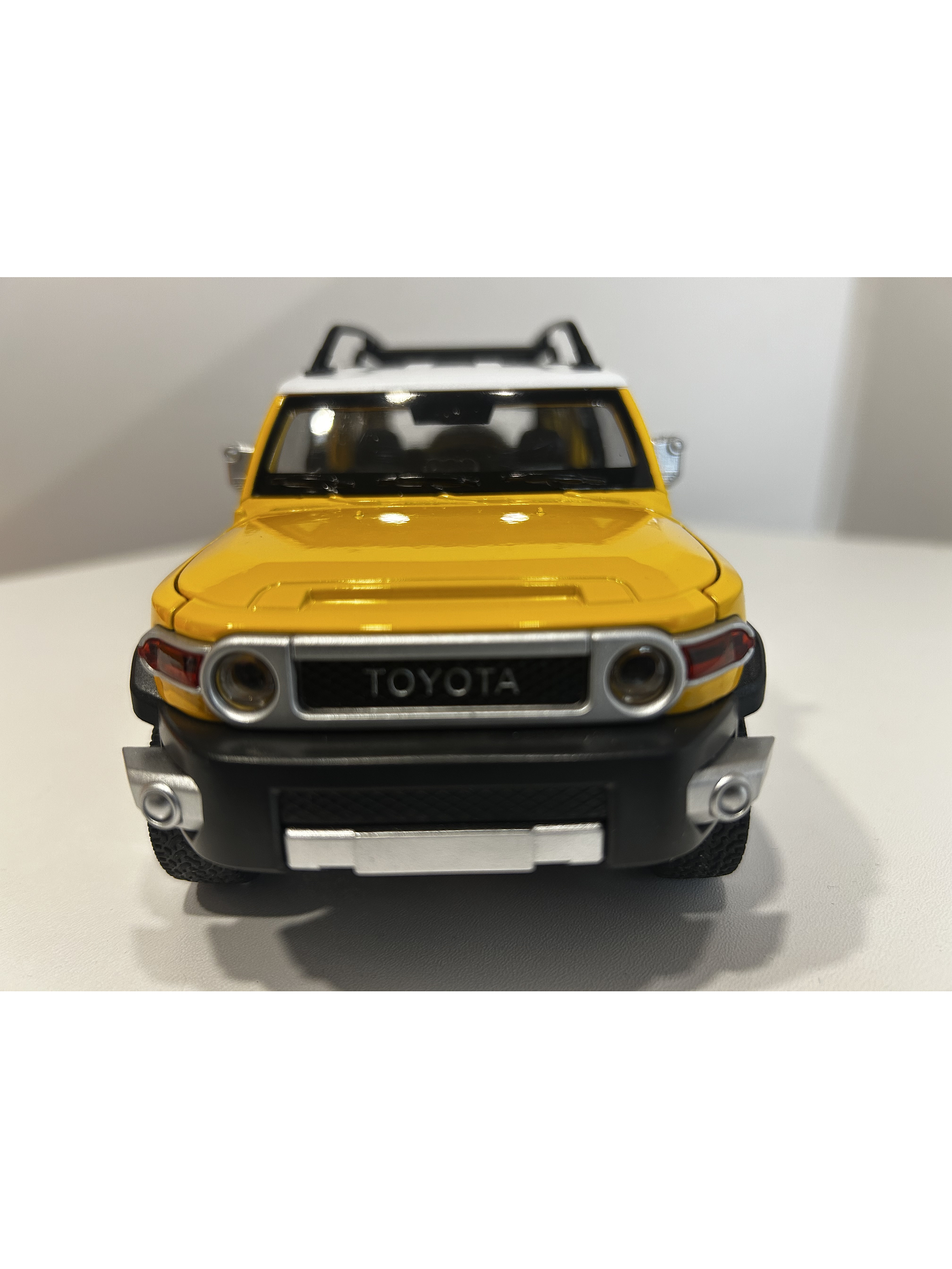Toyota FJ Cruiser Off Road SUV 1:24 – Modelo a Escala Diecast Coleccionable 2