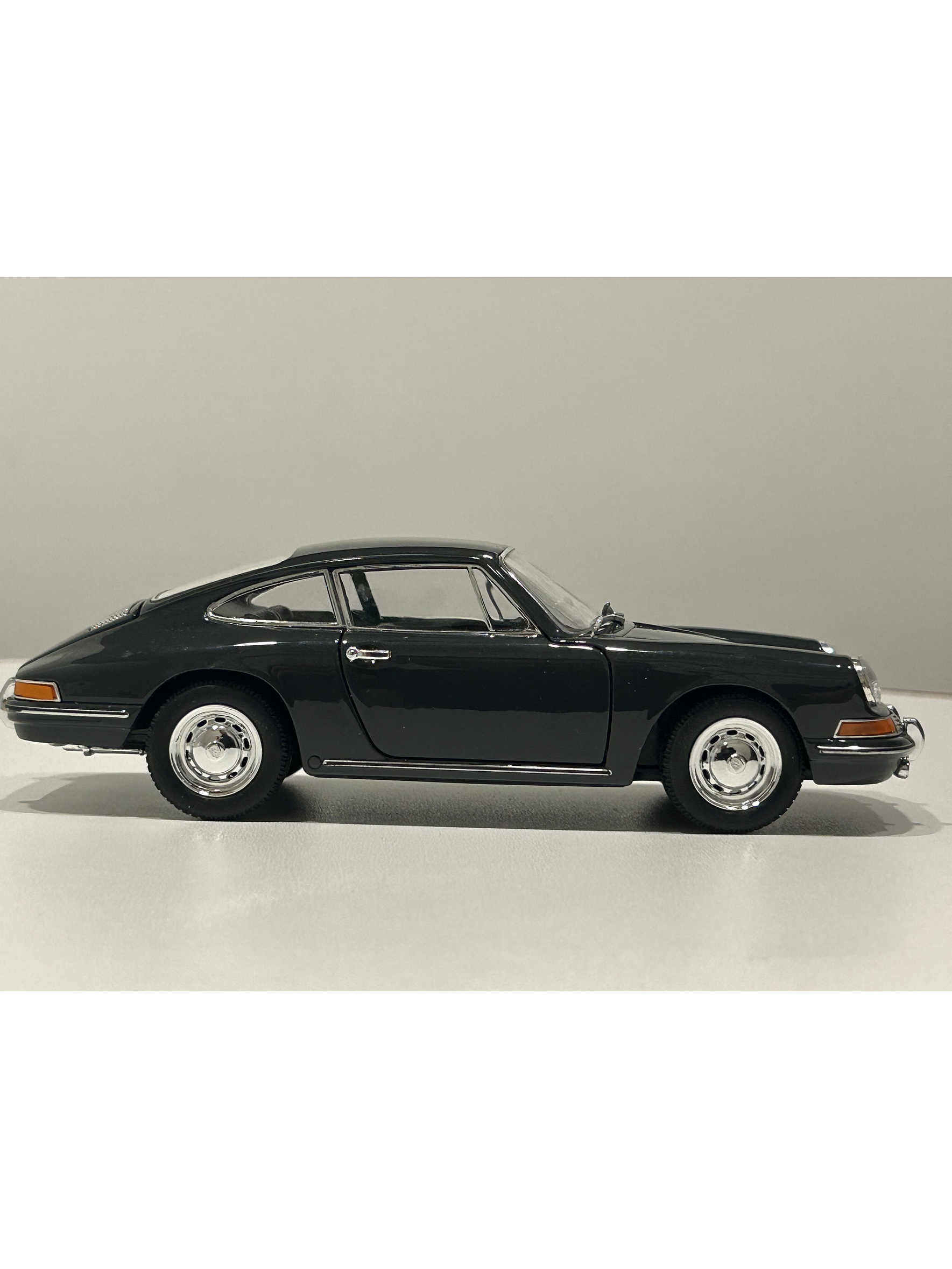 Porsche 911 Clásico 1964 – Modelo a Escala 1:24 Welly Diecast Coleccionable 5