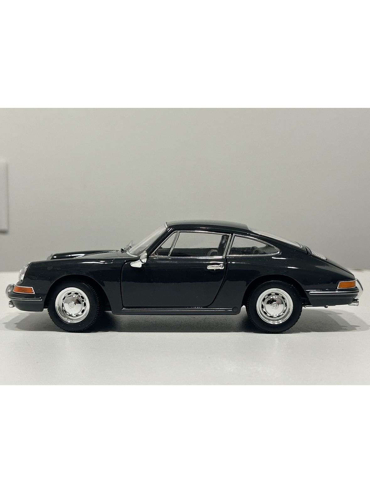 Porsche 911 Clásico 1964 – Modelo a Escala 1:24 Welly Diecast Coleccionable 9