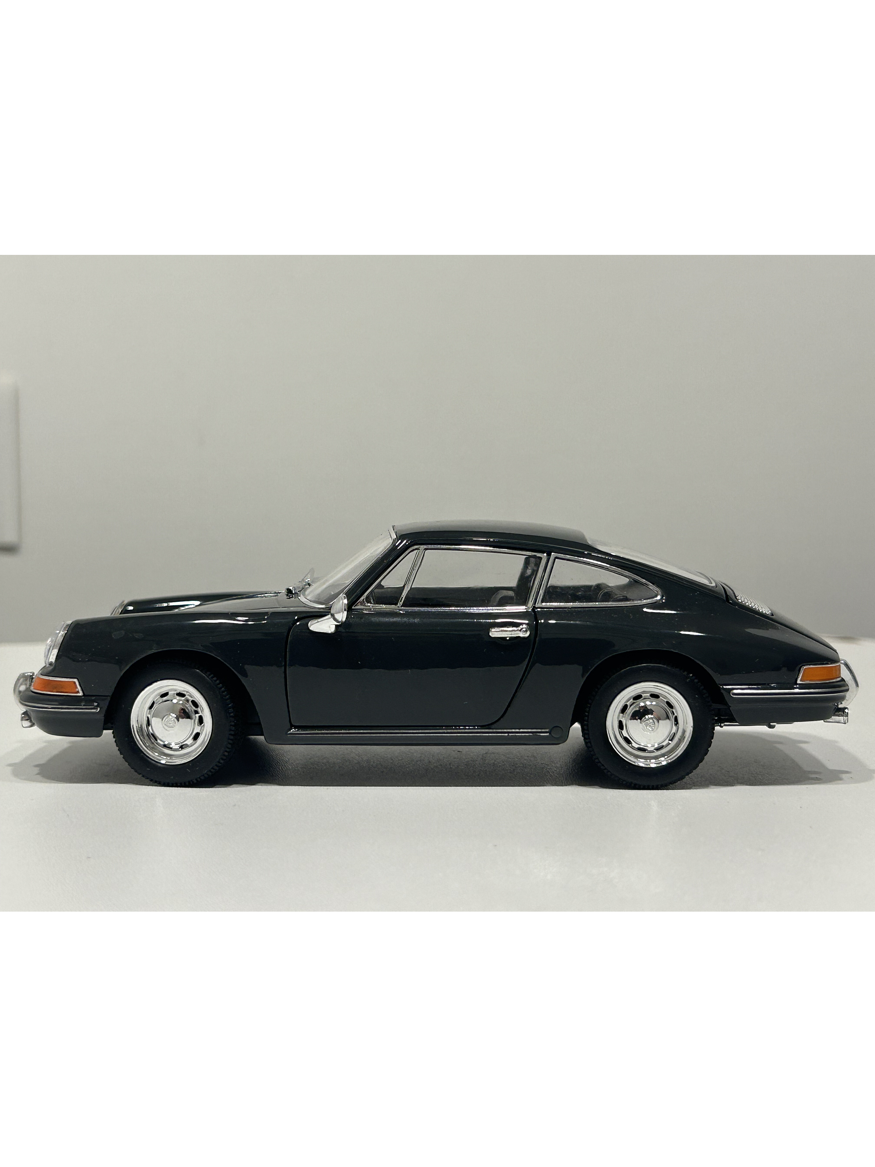 Porsche 911 Clásico 1964 – Modelo a Escala 1:24 Welly Diecast Coleccionable 9