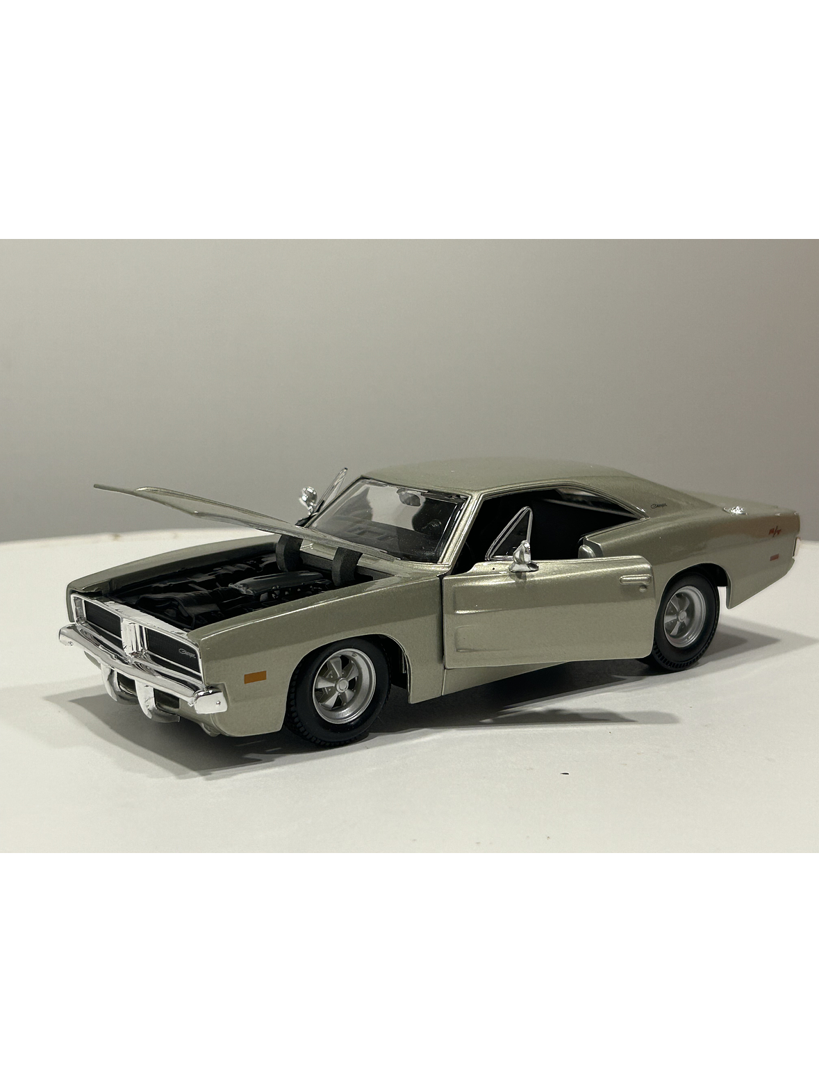 Dodge Charger R/T 1969 – Modelo a Escala 1:25 - Maisto Special Editions - Diecast Coleccionable 5