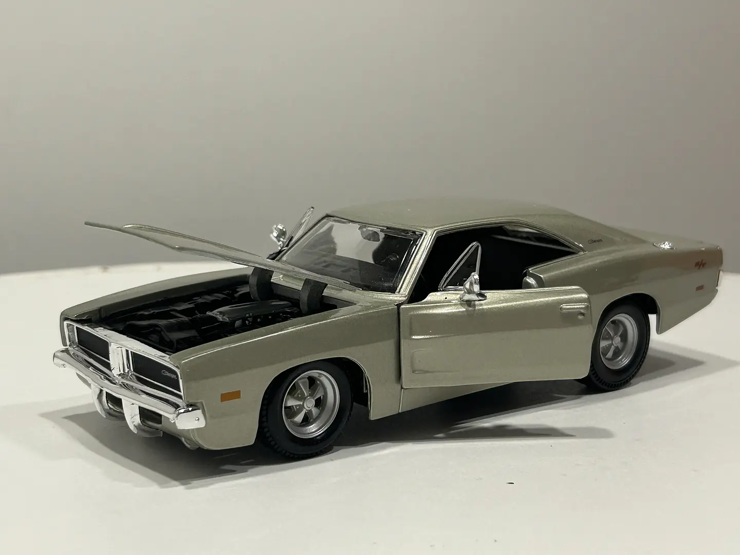 Auto Dodge Charger R/T 1969 | Maisto Escala 1:25 5