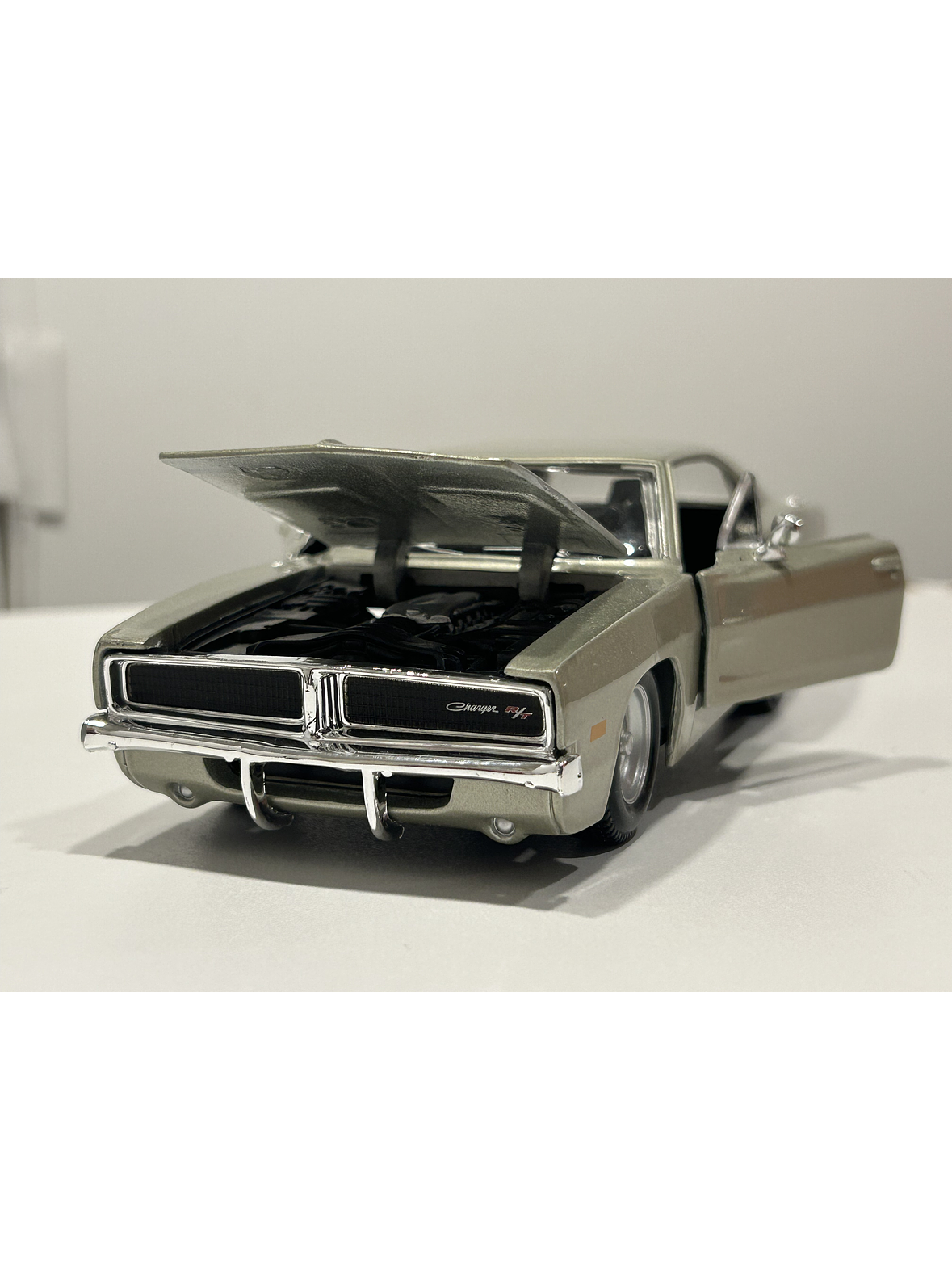 Dodge Charger R/T 1969 – Modelo a Escala 1:25 - Maisto Special Editions - Diecast Coleccionable 6