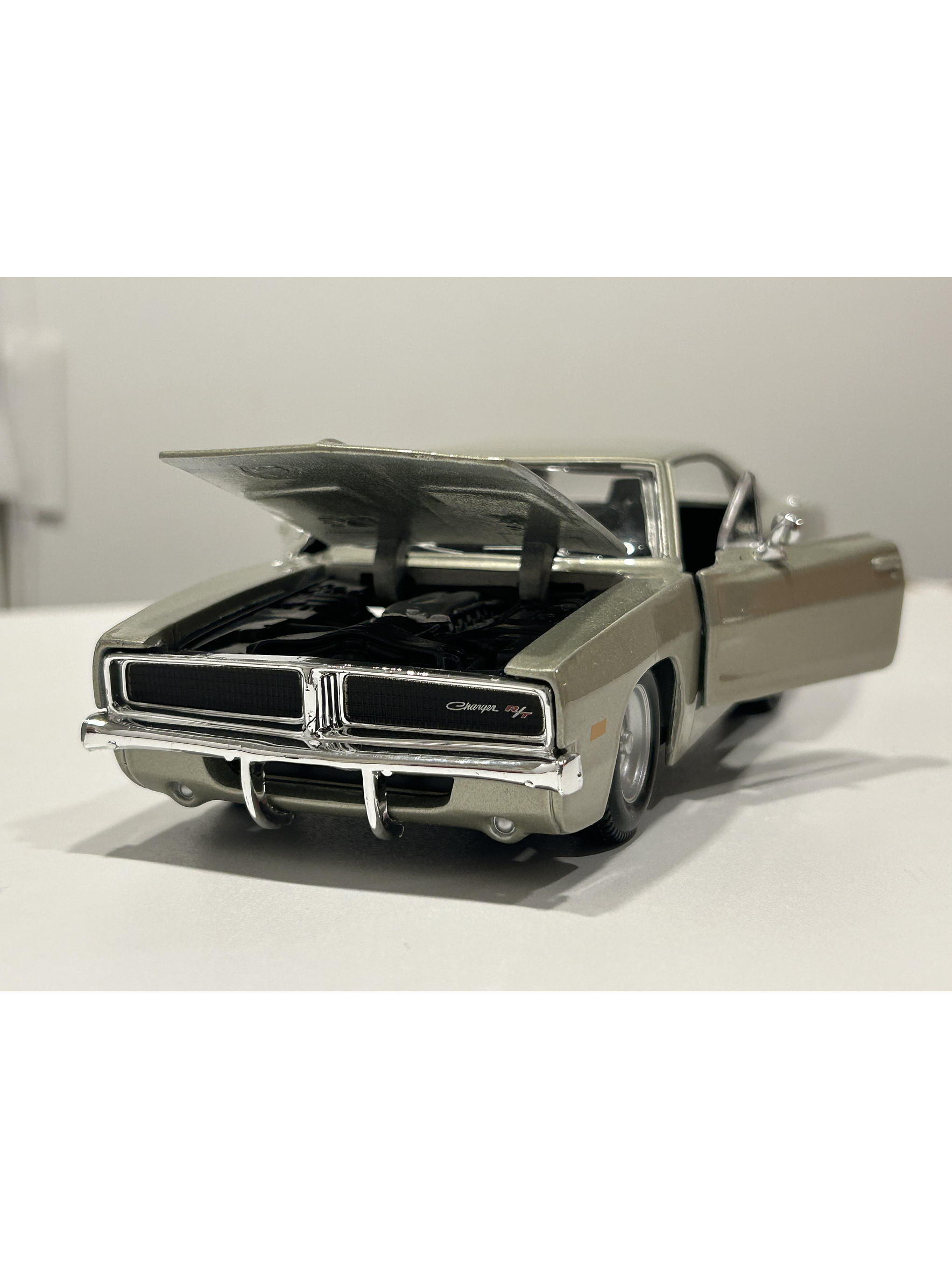 Dodge Charger R/T 1969 – Modelo a Escala 1:25 - Maisto Special Editions - Diecast Coleccionable 6
