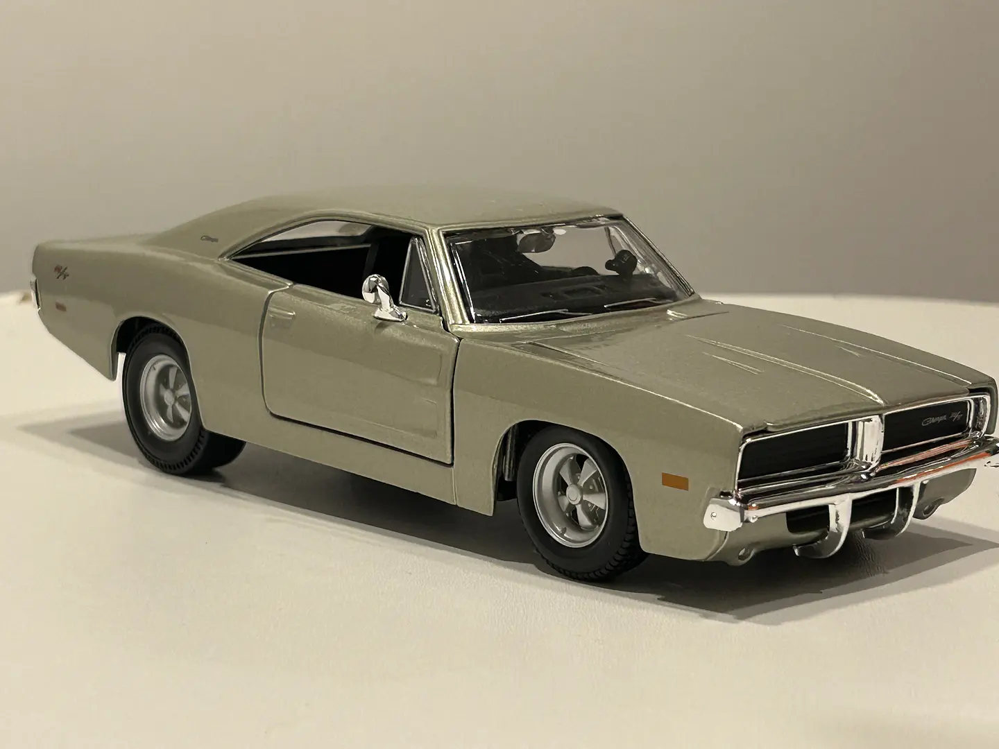 Auto Dodge Charger R/T 1969 | Maisto Escala 1:25 4