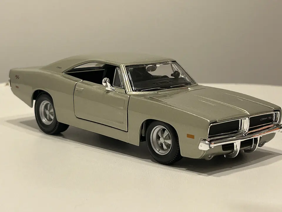 Auto Dodge Charger R/T 1969 | Maisto Escala 1:25 4