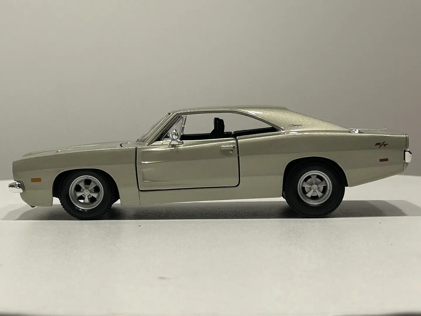 Auto Dodge Charger R/T 1969 | Maisto Escala 1:25 9