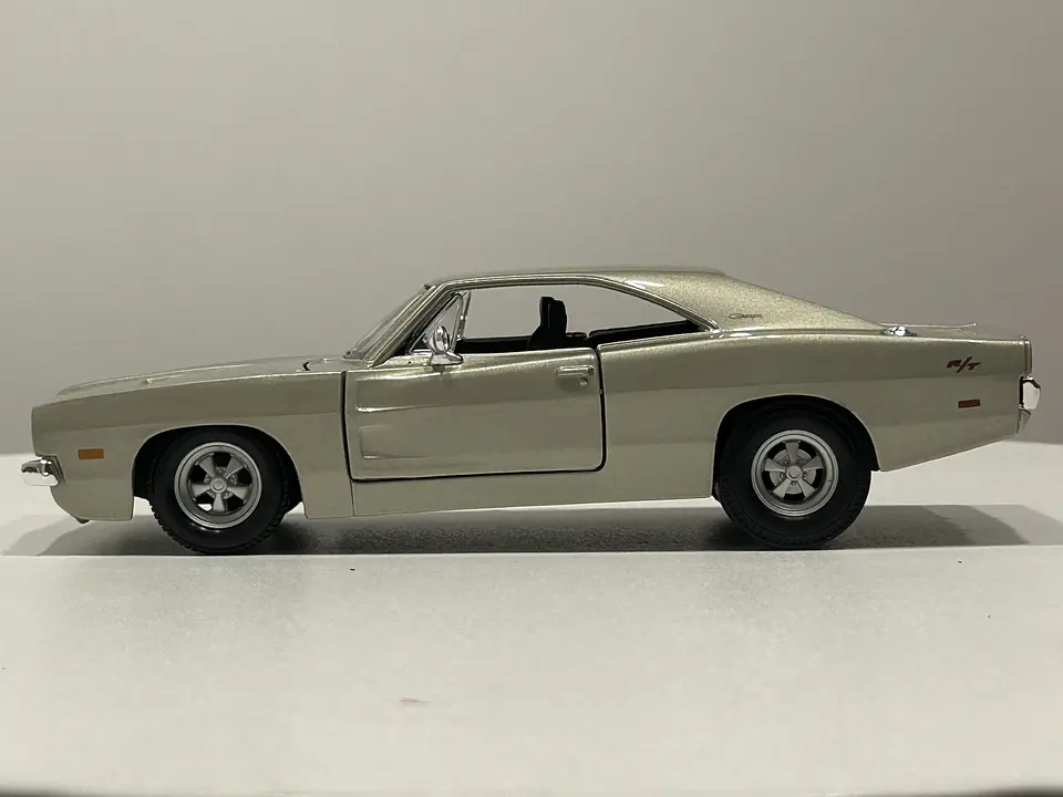 Auto Dodge Charger R/T 1969 | Maisto Escala 1:25 9