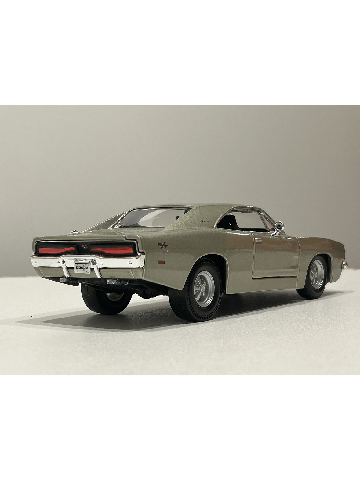 Dodge Charger R/T 1969 – Modelo a Escala 1:25 - Maisto Special Editions - Diecast Coleccionable 7