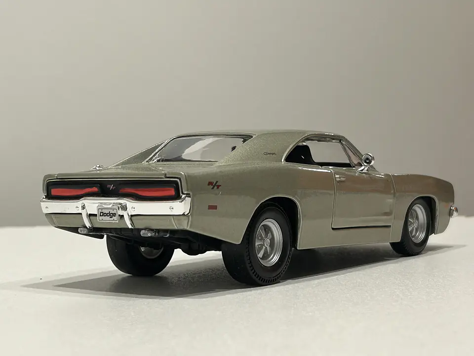 Auto Dodge Charger R/T 1969 | Maisto Escala 1:25 7