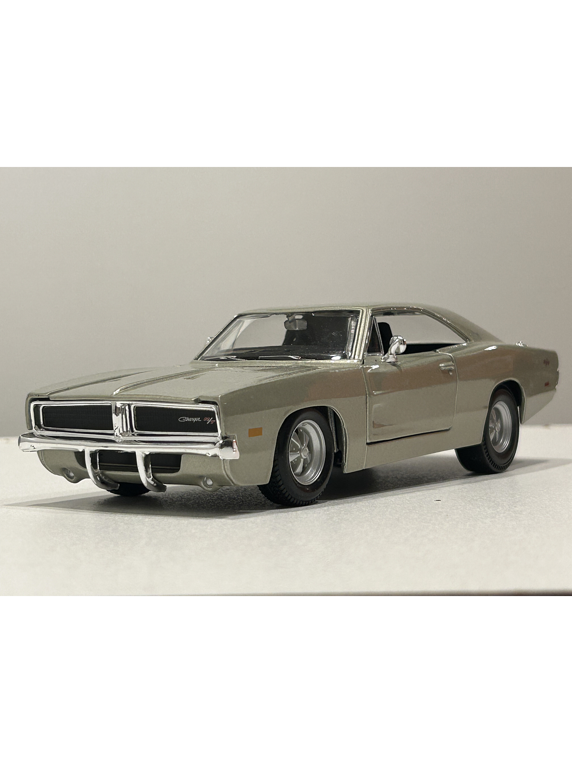 Dodge Charger R/T 1969 – Modelo a Escala 1:25 - Maisto Special Editions - Diecast Coleccionable 2